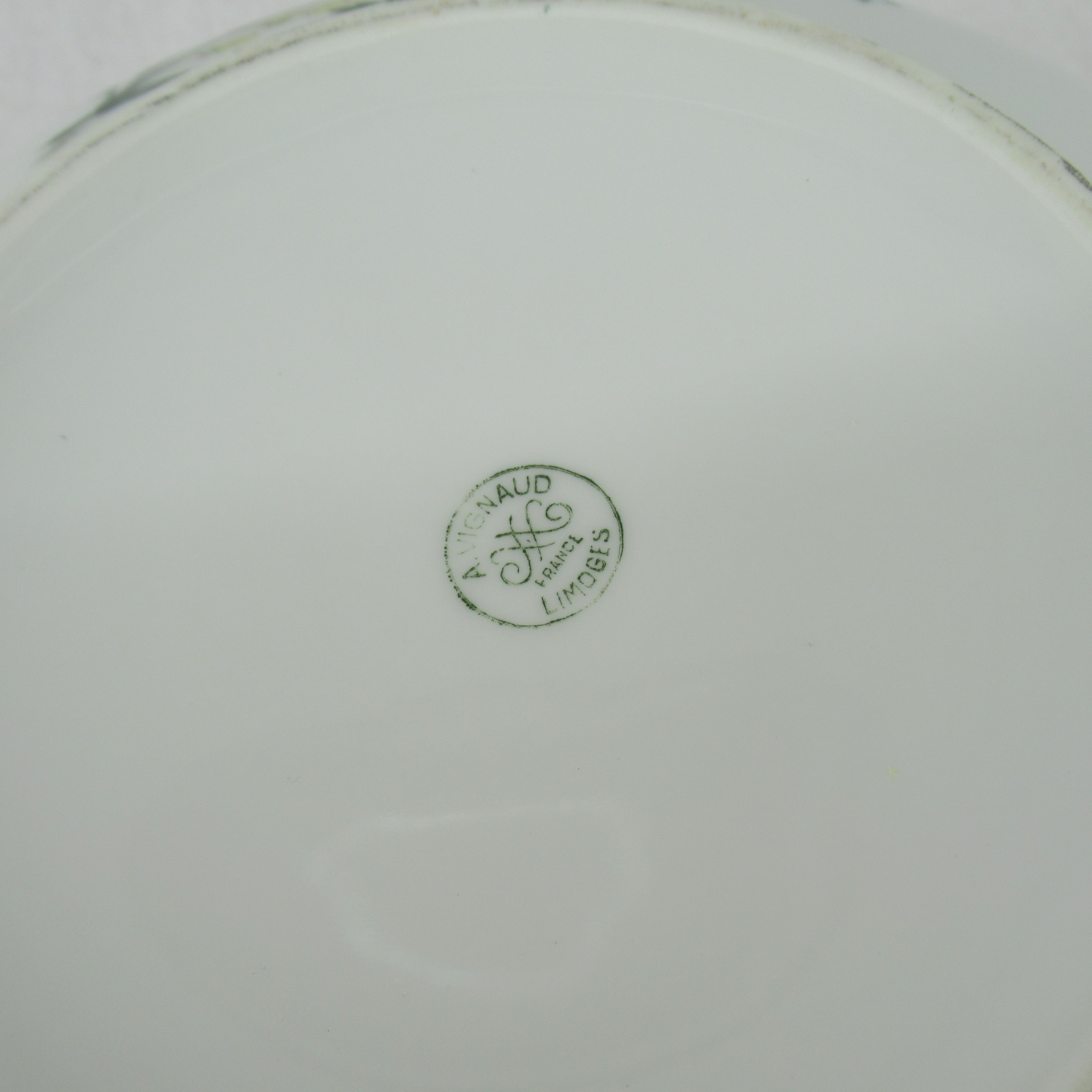 Voir photo 8 de Soupière en porcelaine de Limoges A. Vignaud motif floral Soupière en porcelaine de Limoges A. Vignaud motif floral Bon état reconditionné photo 8
