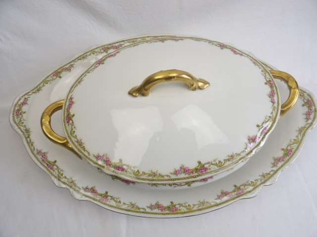 Voir photo 2 de Soupière et Plateau en Porcelaine de Limoge Soupière et Plateau en Porcelaine de Limoge Bon état reconditionné photo 2