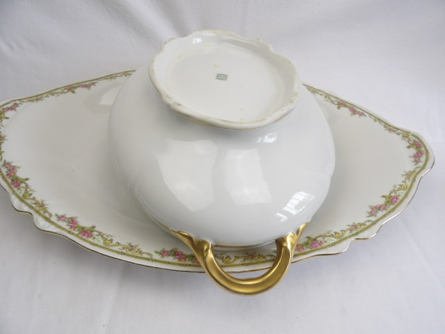Voir photo 3 de Soupière et Plateau en Porcelaine de Limoge Soupière et Plateau en Porcelaine de Limoge Bon état reconditionné photo 3