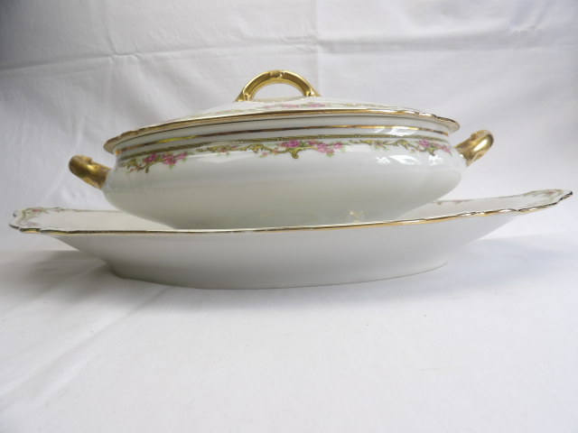 Voir photo 4 de Soupière et Plateau en Porcelaine de Limoge Soupière et Plateau en Porcelaine de Limoge Bon état reconditionné photo 4