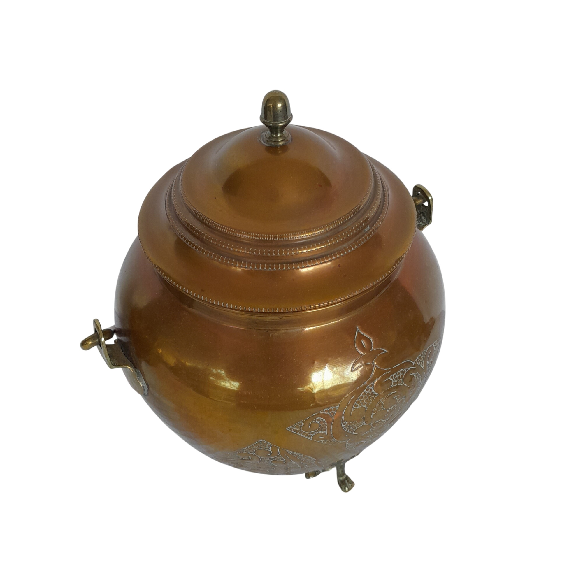 Acheter Soupière orientale, métal couleur cuivre Très bon état - 10,00 € Soupière orientale, métal couleur cuivre Très bon état reconditionné disponible sur Label Emmaüs