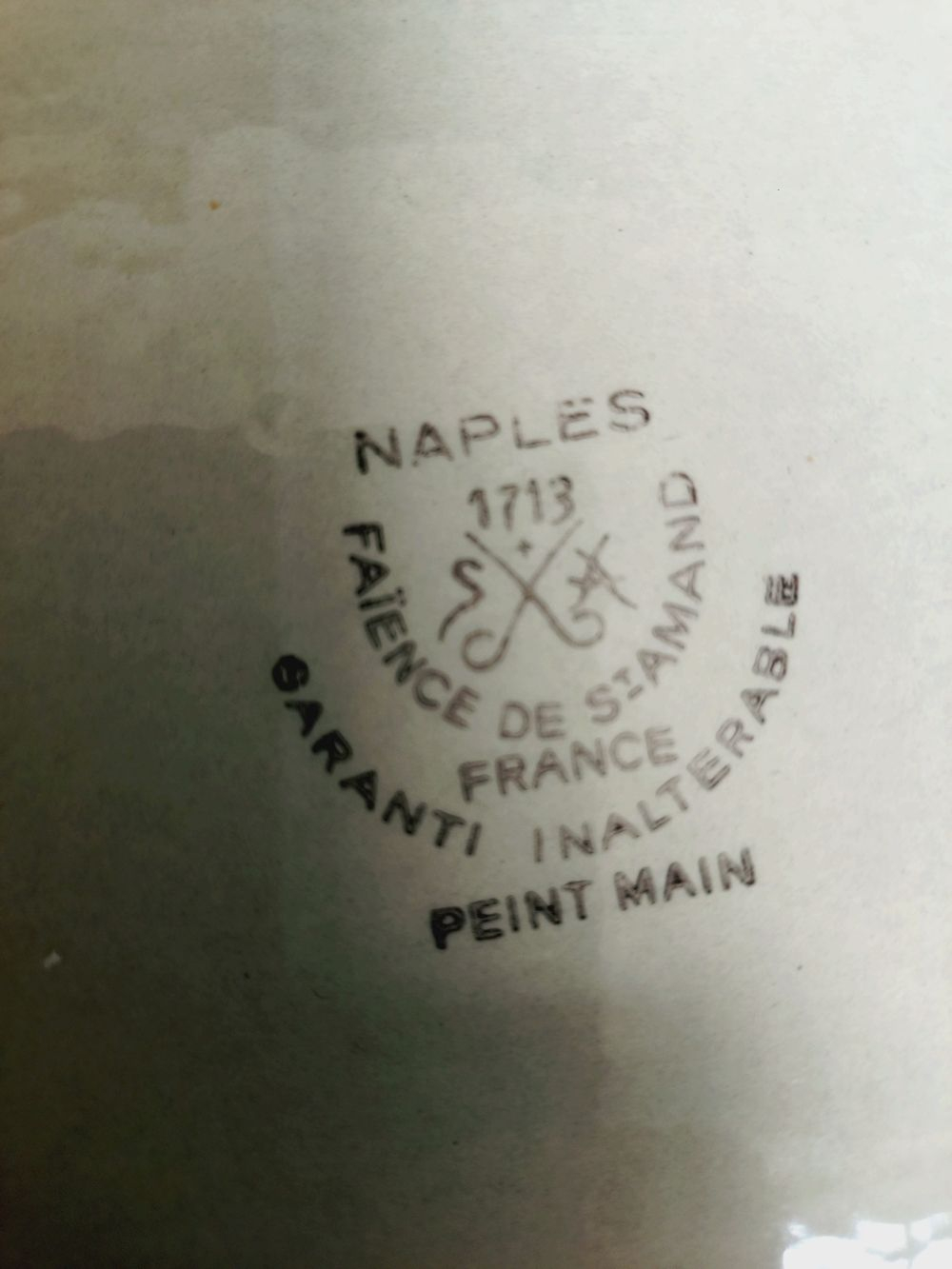 Voir photo 3 de Soupière Saint Amand en faïence, peint main, modèle Naples 1713. Comme neuf. Soupière Saint Amand en faïence, peint main, modèle Naples 1713. Comme neuf. Parfait état reconditionné photo 3