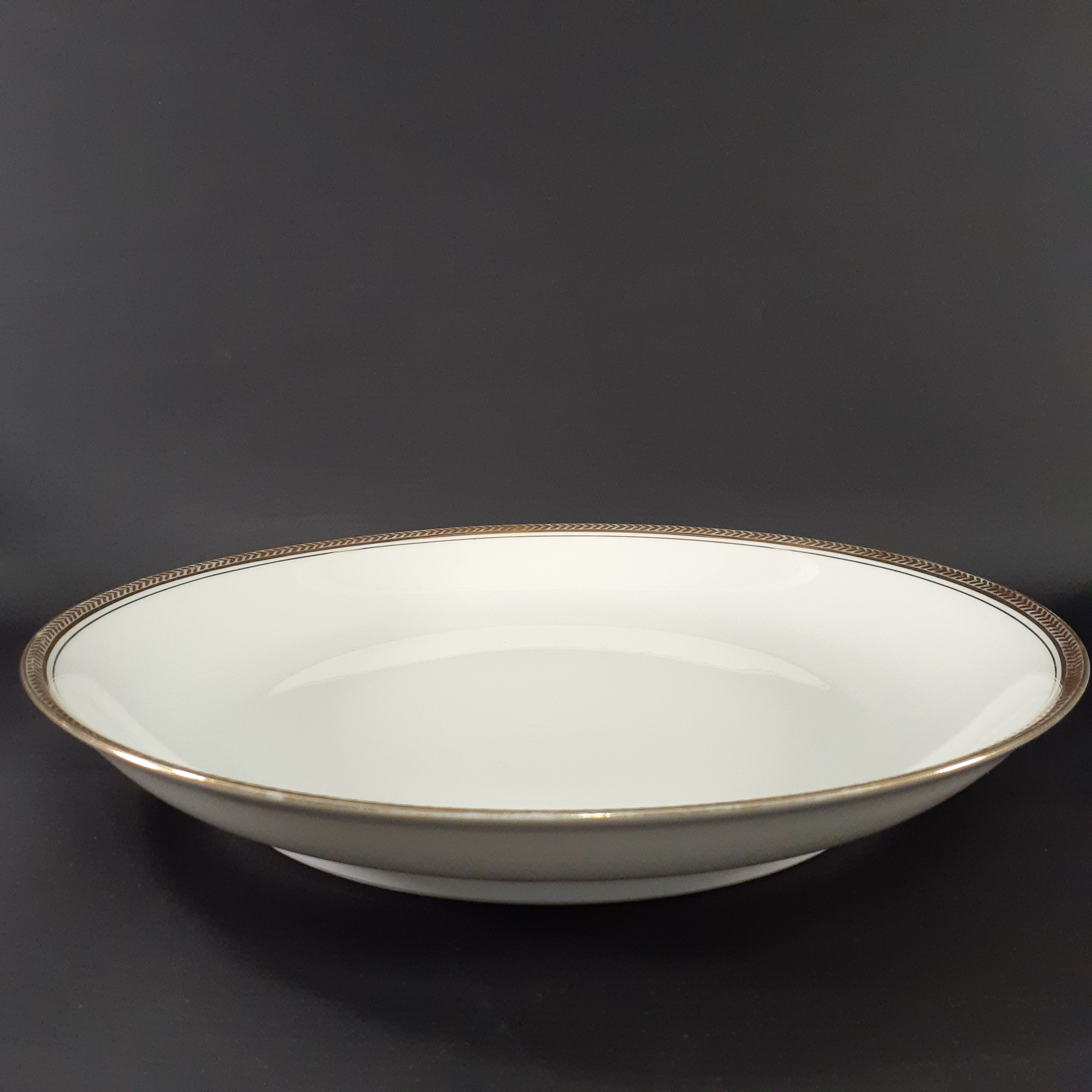Voir photo 12 de Soupière, saucière et 2 plats ronds – porcelaine de Limoges - Manufacture R. Leclair— Liseré doré Soupière, saucière et 2 plats ronds – porcelaine de Limoges - Manufacture R. Leclair— Liseré doré reconditionné photo 12