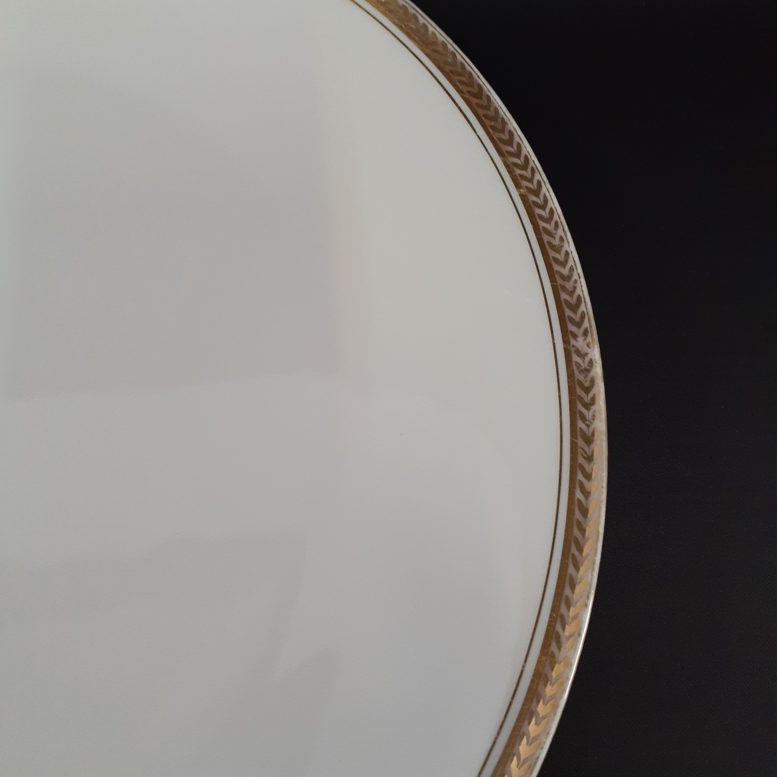 Voir photo 13 de Soupière, saucière et 2 plats ronds – porcelaine de Limoges - Manufacture R. Leclair— Liseré doré Soupière, saucière et 2 plats ronds – porcelaine de Limoges - Manufacture R. Leclair— Liseré doré reconditionné photo 13
