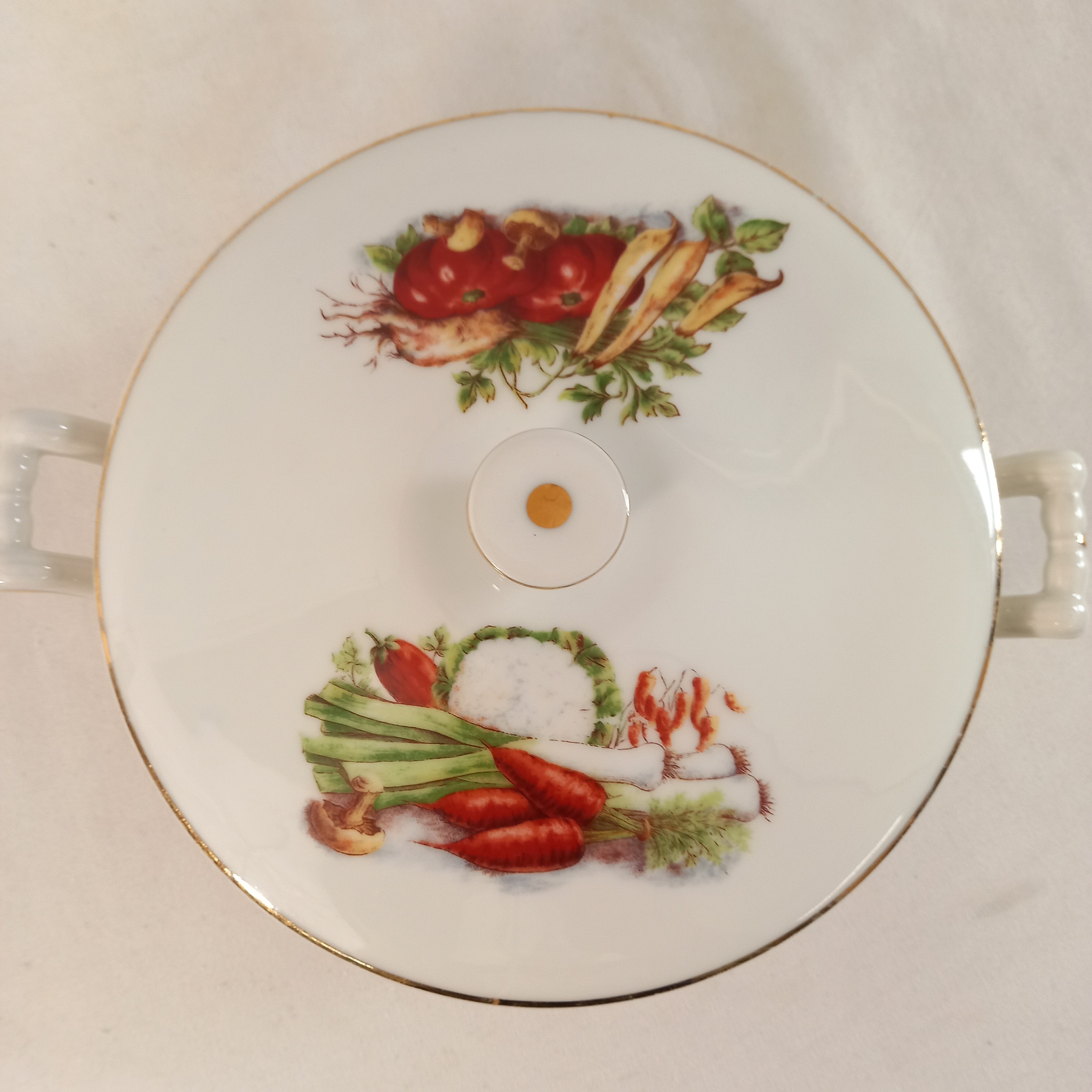 Voir photo 3 de Soupière vintage en porcelaine de Limoges - motif "légumes" Soupière vintage en porcelaine de Limoges - motif "légumes" Bon état reconditionné photo 3