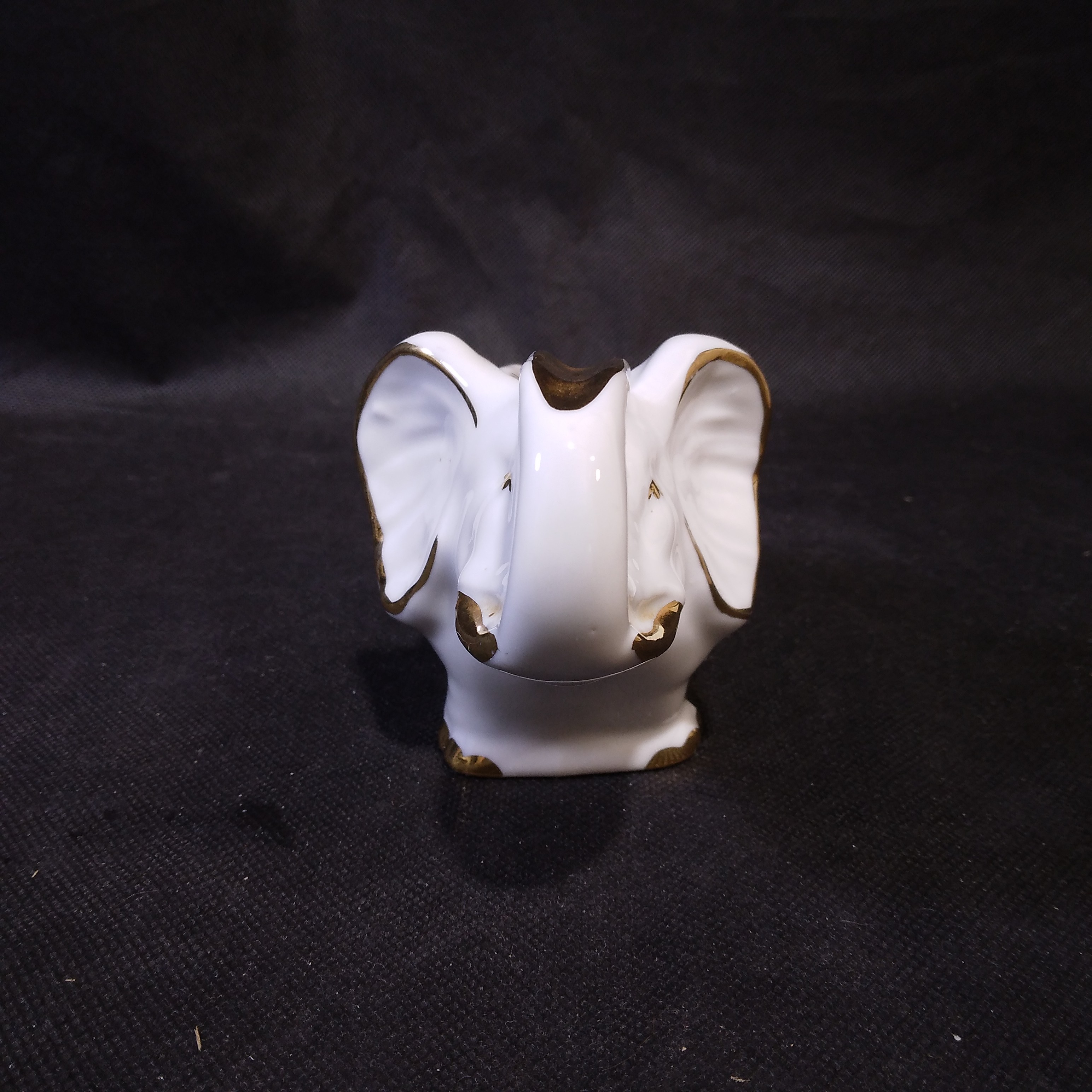 Voir photo 3 de Souvenir de Paris, cendrier éléphant en porcelaine Souvenir de Paris, cendrier éléphant en porcelaine Très bon état reconditionné photo 3