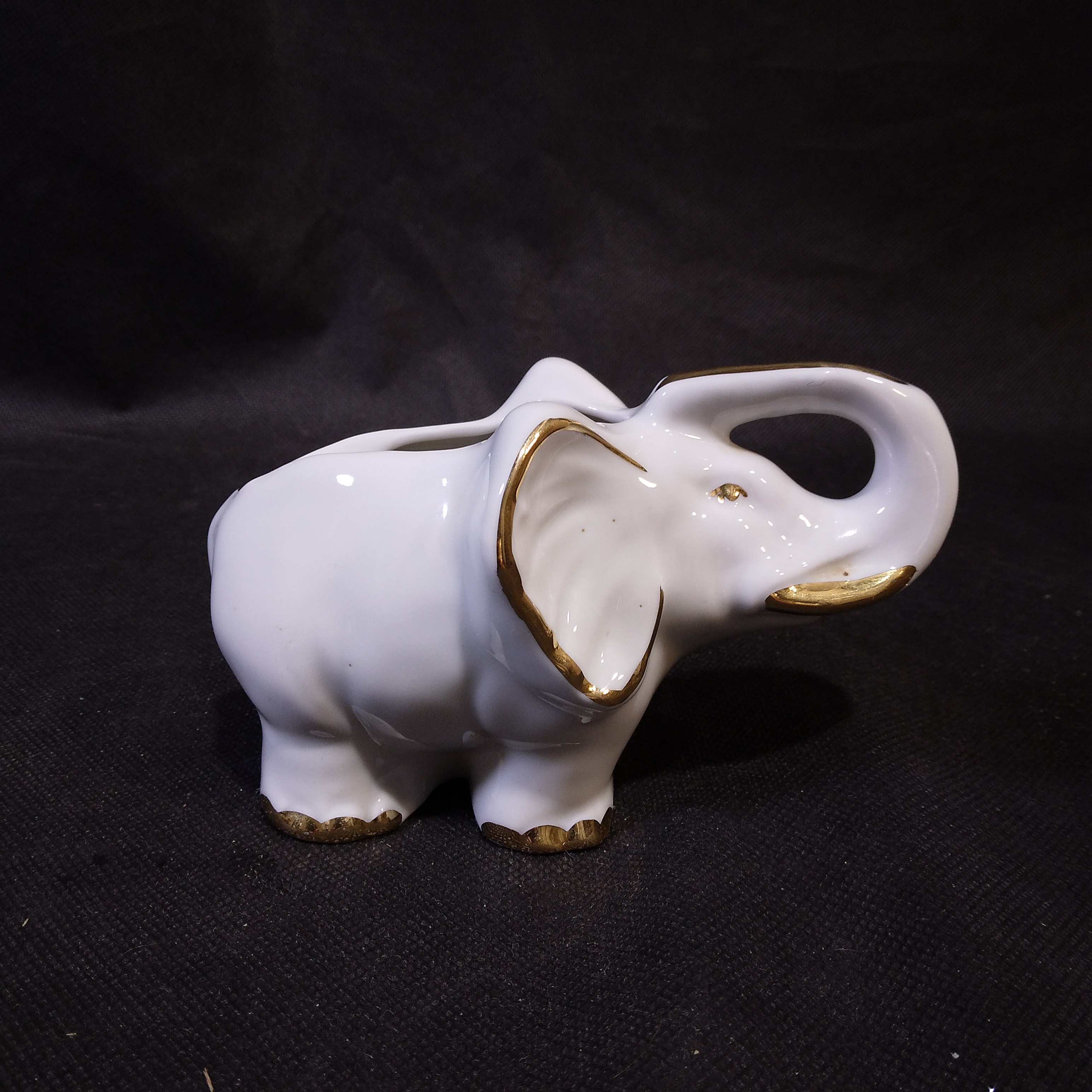 Voir photo 4 de Souvenir de Paris, cendrier éléphant en porcelaine Souvenir de Paris, cendrier éléphant en porcelaine Très bon état reconditionné photo 4