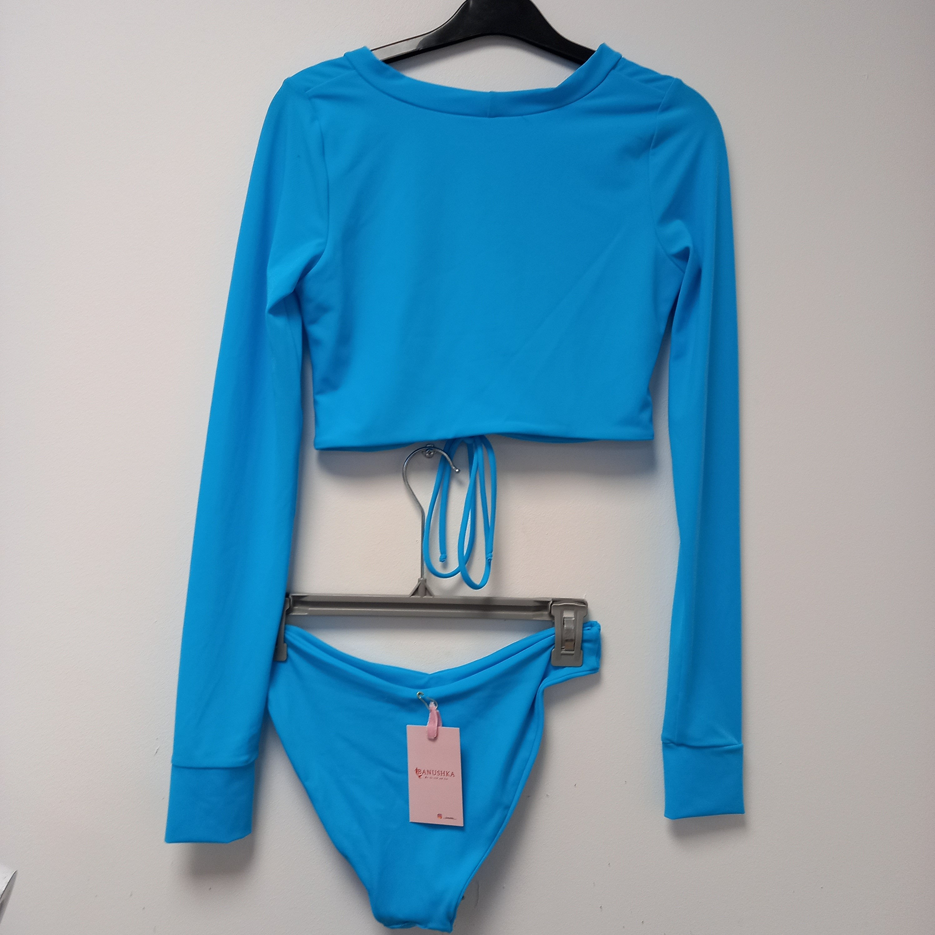 Voir photo 2 de Sport tenue de patinage artistique bleu 2 pièces. T.34 Sport tenue de patinage artistique bleu 2 pièces. T.34 Parfait état reconditionné photo 2