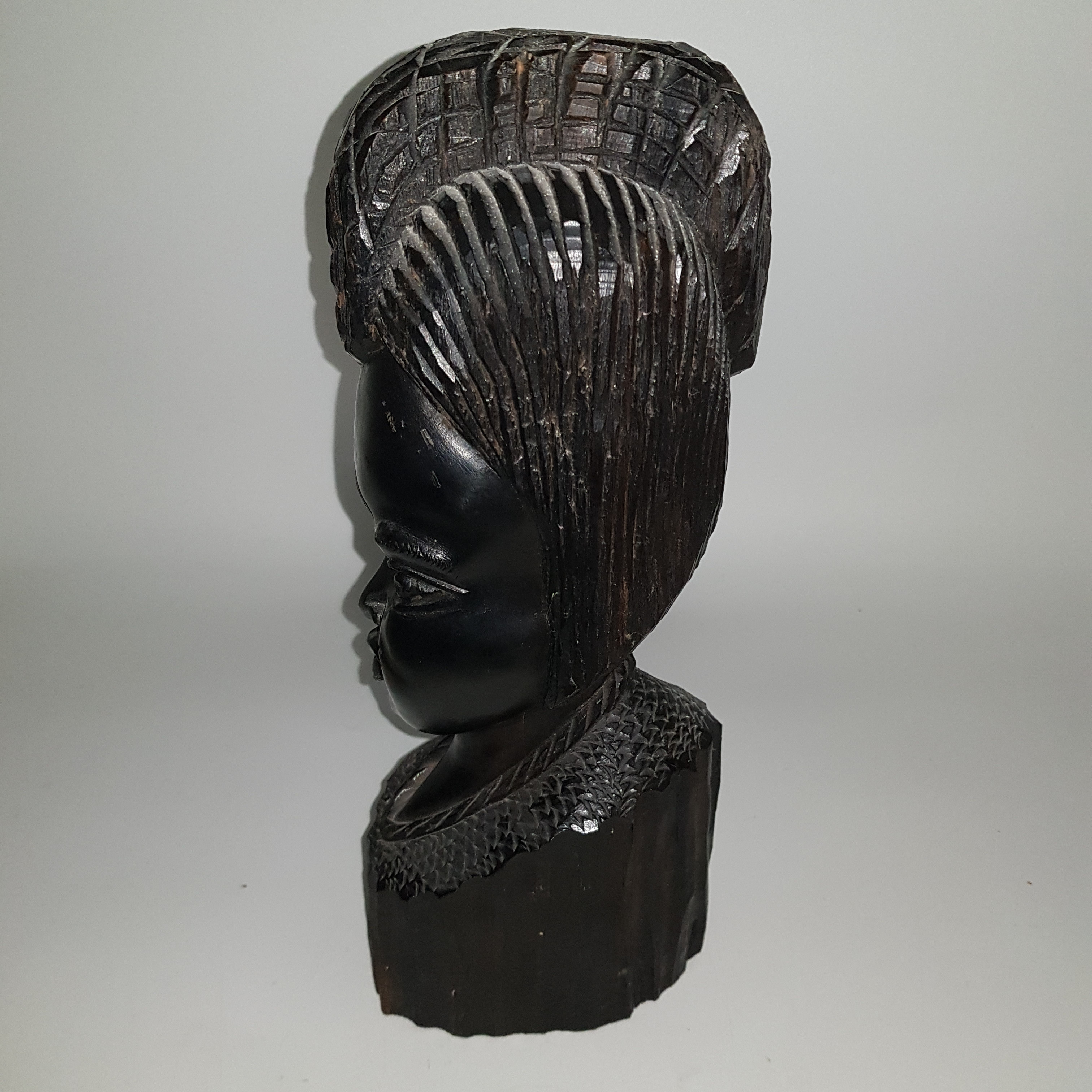 Voir photo 2 de Statue africaine buste de femme en bois foncé Statue africaine buste de femme en bois foncé reconditionné photo 2