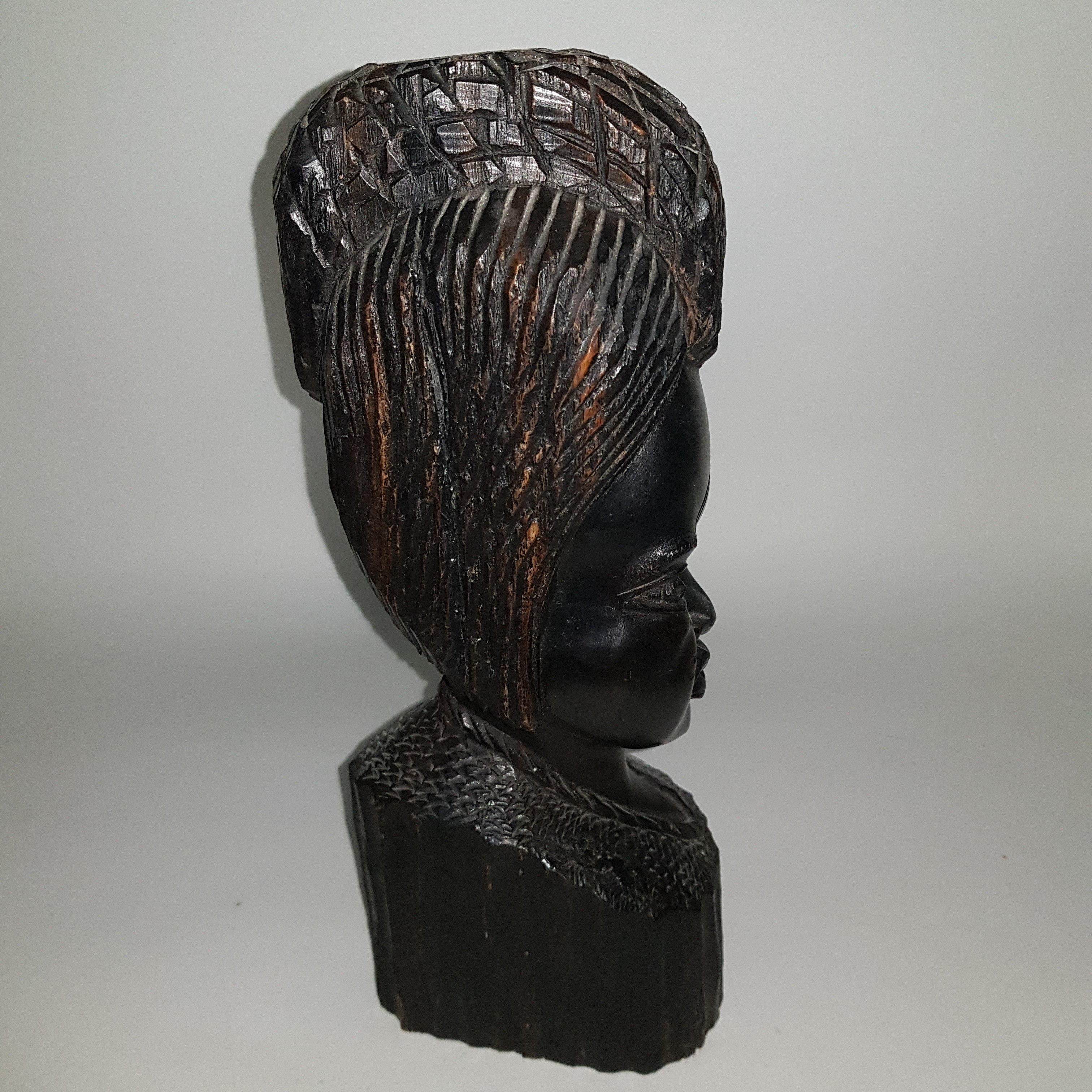 Voir photo 3 de Statue africaine buste de femme en bois foncé Statue africaine buste de femme en bois foncé reconditionné photo 3