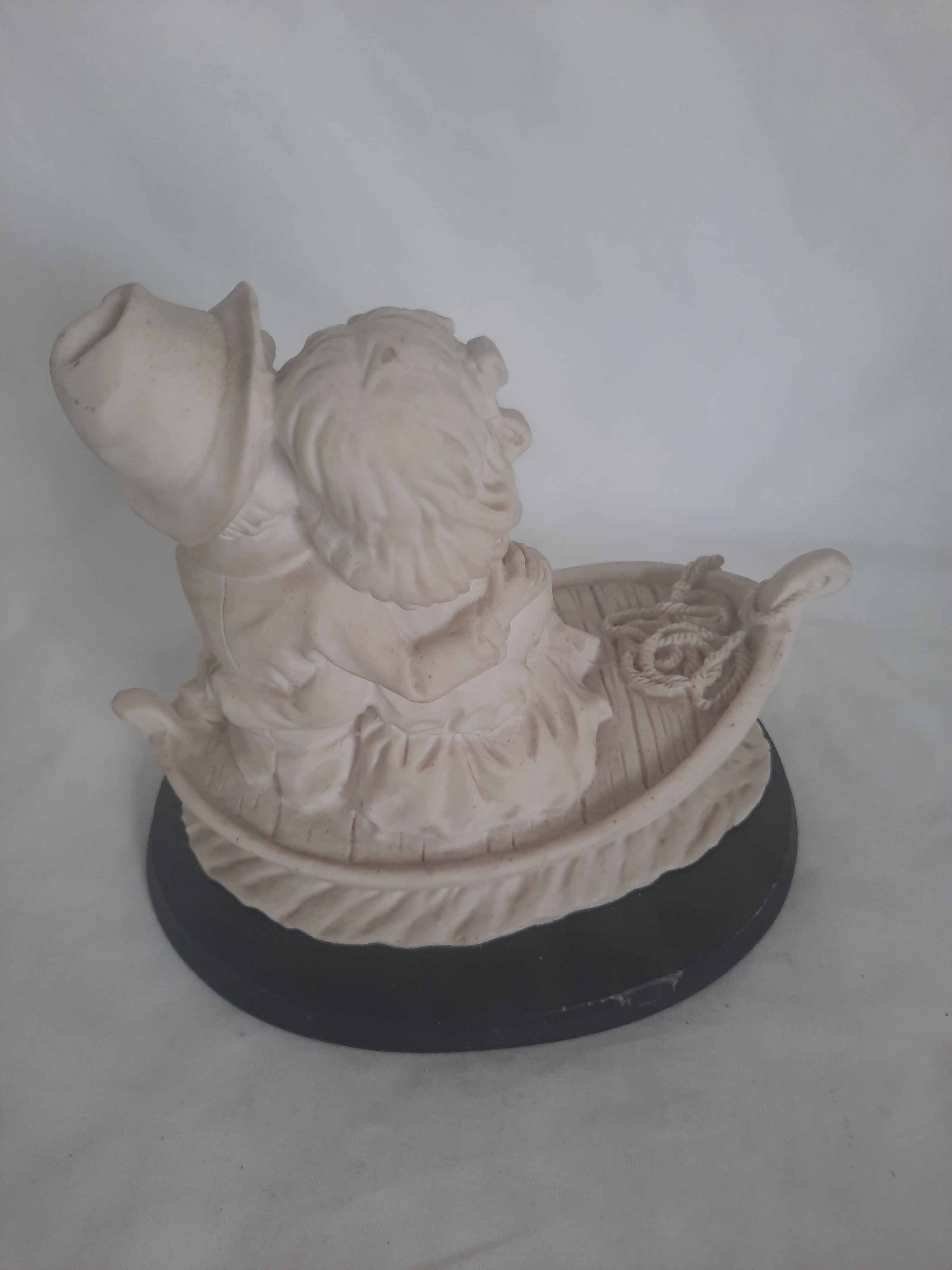 Voir photo 6 de Statue de couple assis sur un petit bateau Statue de couple assis sur un petit bateau Bon état reconditionné photo 6