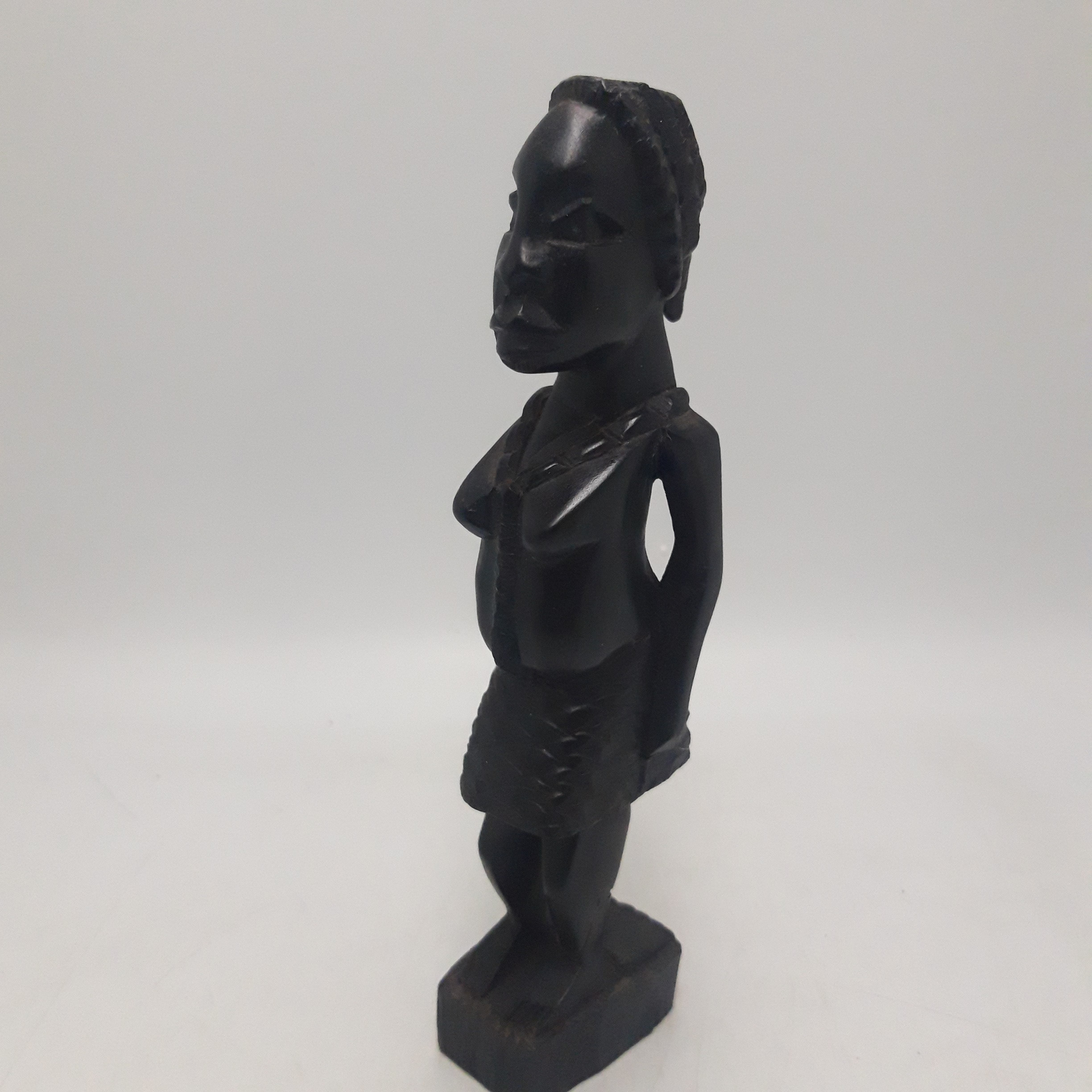 Voir photo 5 de Statue de femme africaine en bois Statue de femme africaine en bois Bon état reconditionné photo 5