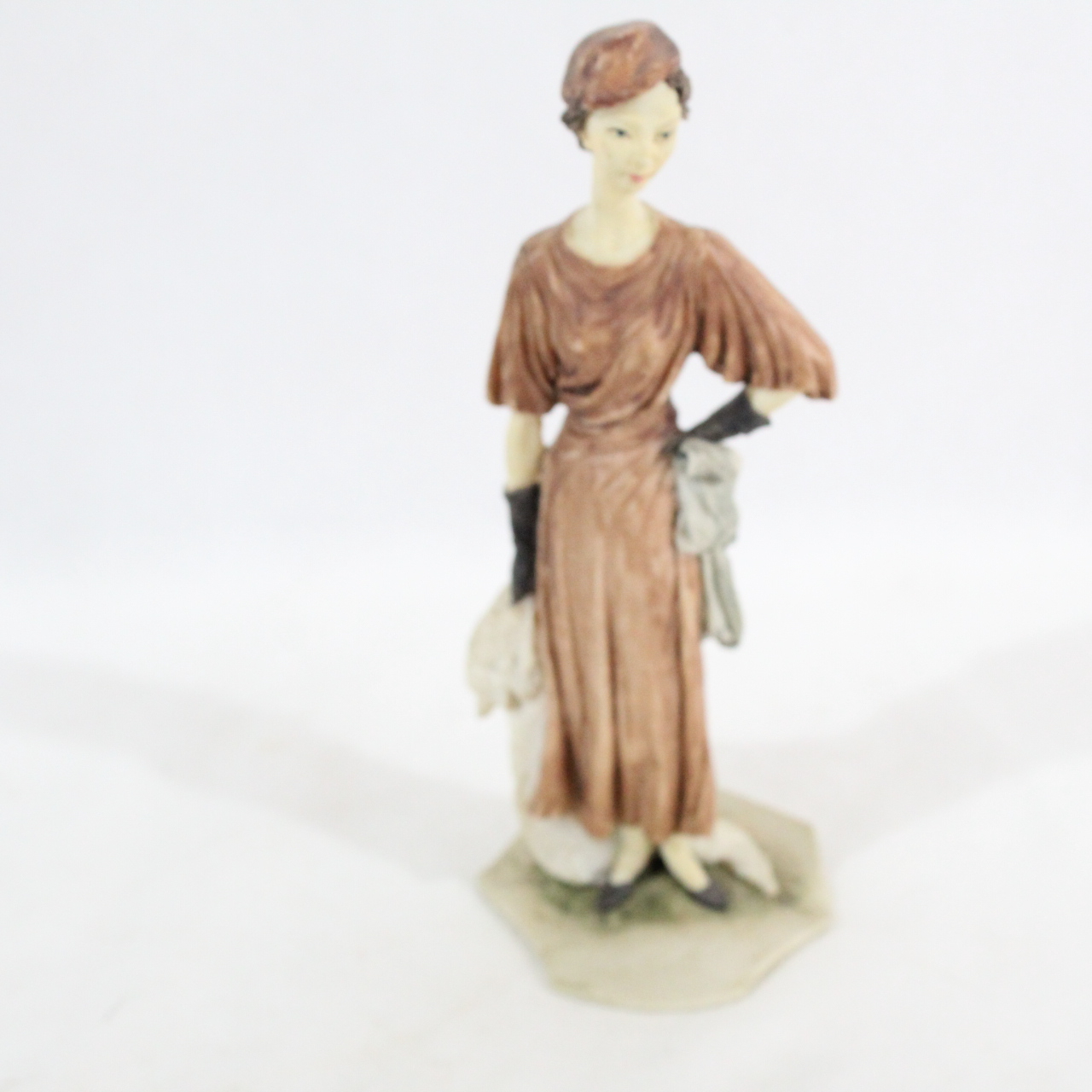 Acheter Statue en résine décoratif État correct - 10,00 € Statue en résine décoratif État correct reconditionné disponible sur Label Emmaüs