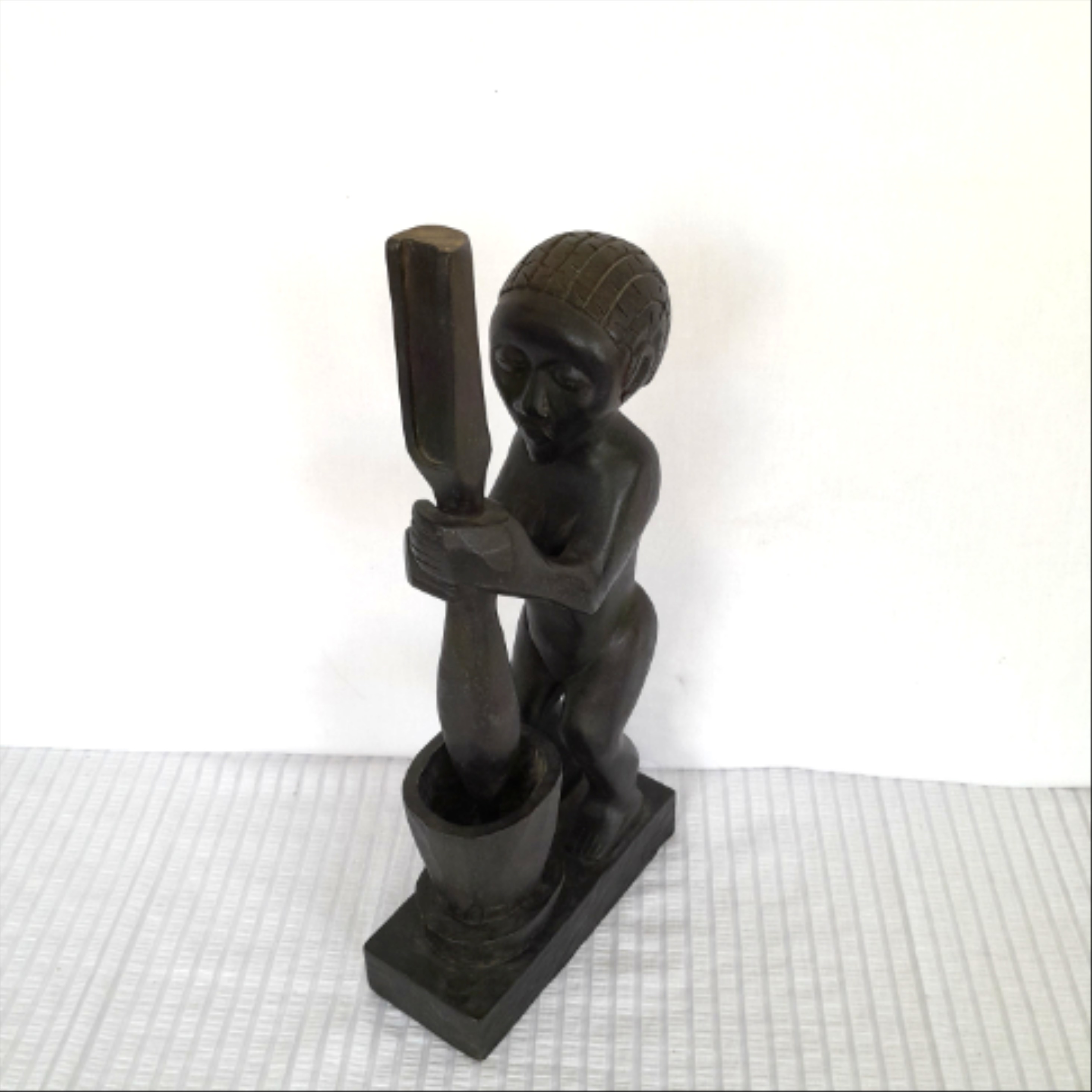 Voir photo 3 de Statue FEMME AFRICAINE, en bois sculpté Statue FEMME AFRICAINE, en bois sculpté Très bon état reconditionné photo 3