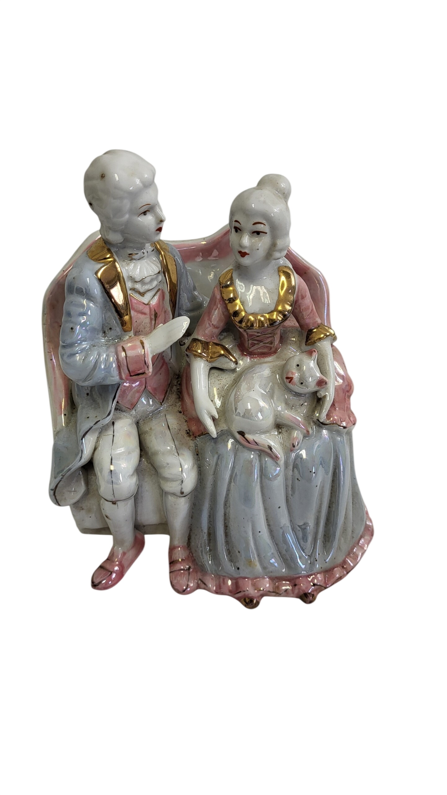Statue figurine ancien couple de marquis en porcelaine - 11,00 € Statue figurine ancien couple de marquis en porcelaine reconditionné disponible sur Label Emmaüs
