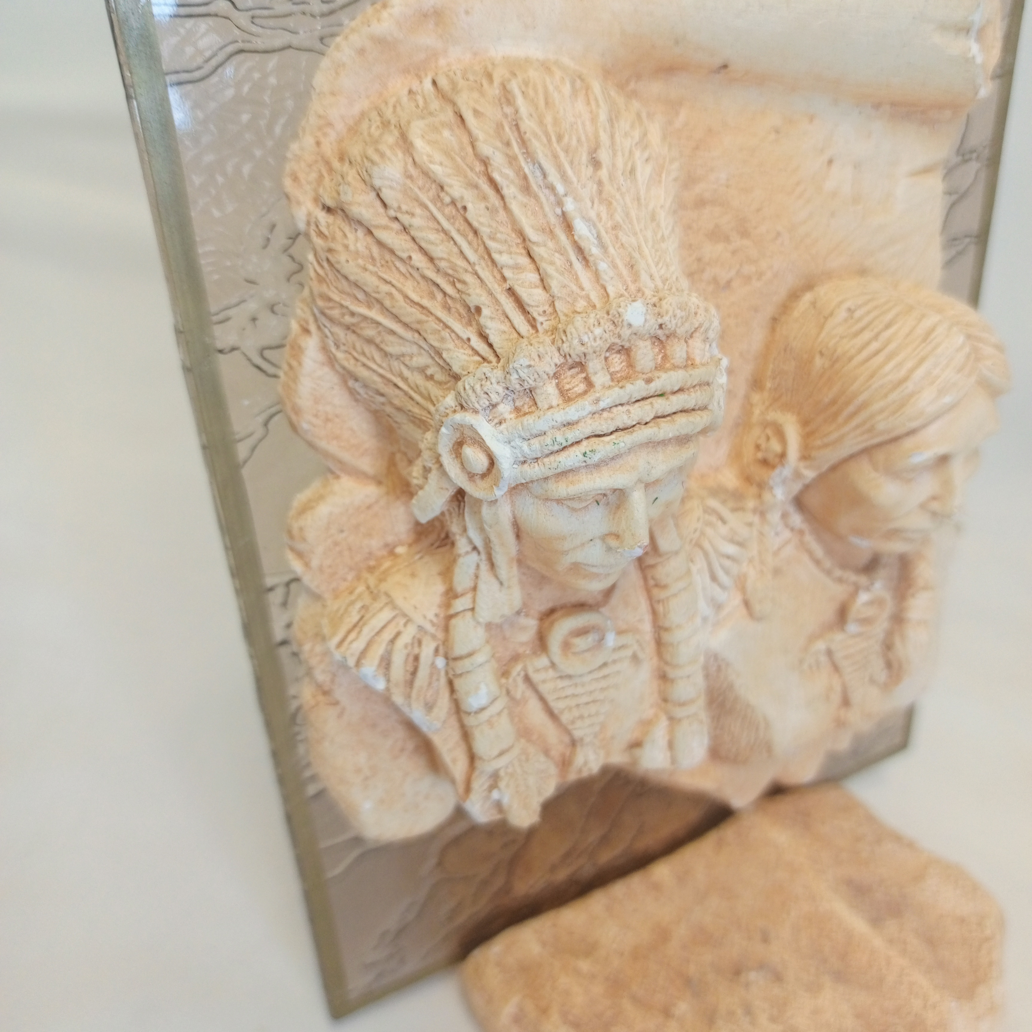 Voir photo 2 de Statue sur Vitre Poterie Tourbillonnante Chef Indien Statue sur Vitre Poterie Tourbillonnante Chef Indien État correct reconditionné photo 2