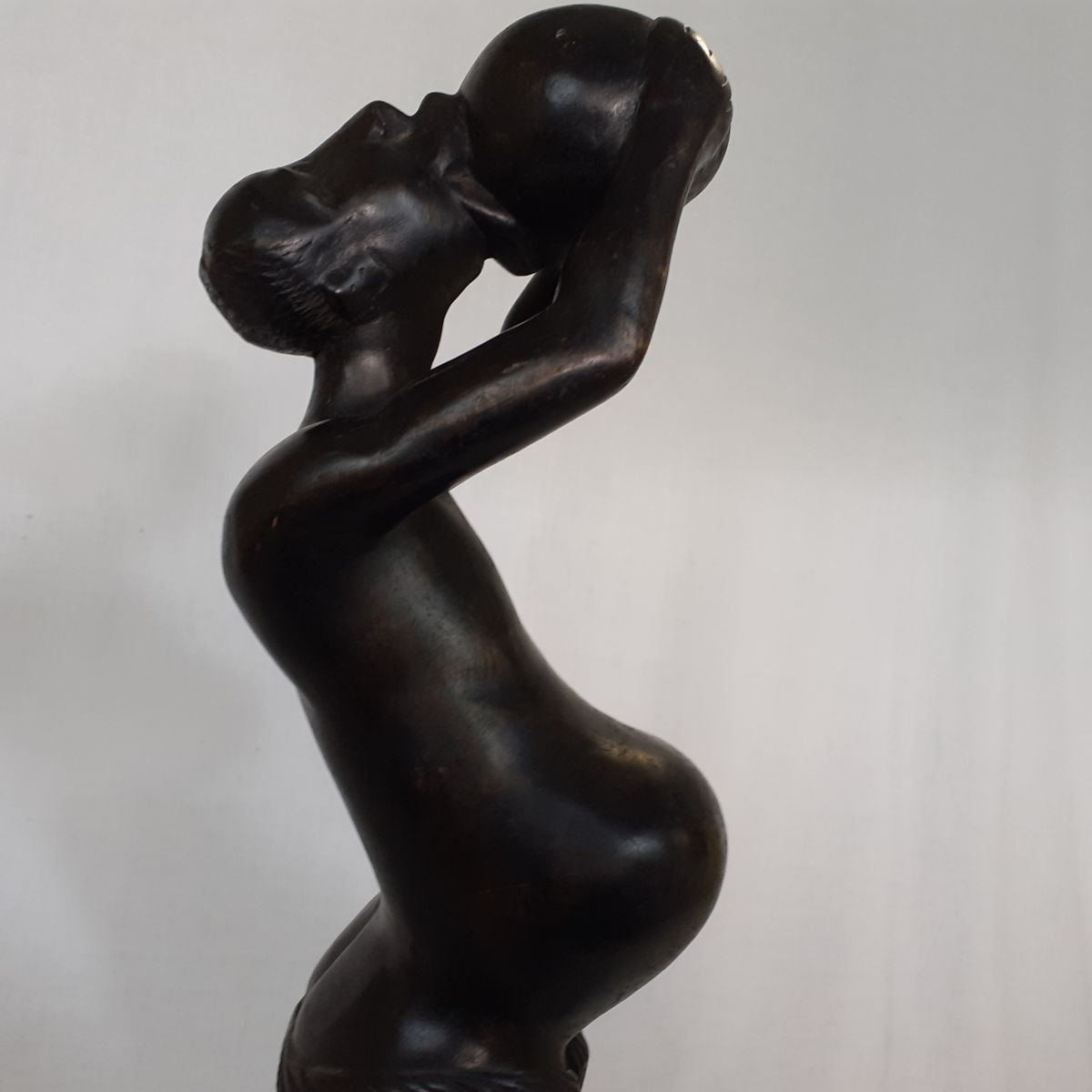 Voir photo 2 de Statuette africaine en bois - Femme enceinte - Art africain Statuette africaine en bois - Femme enceinte - Art africain reconditionné photo 2
