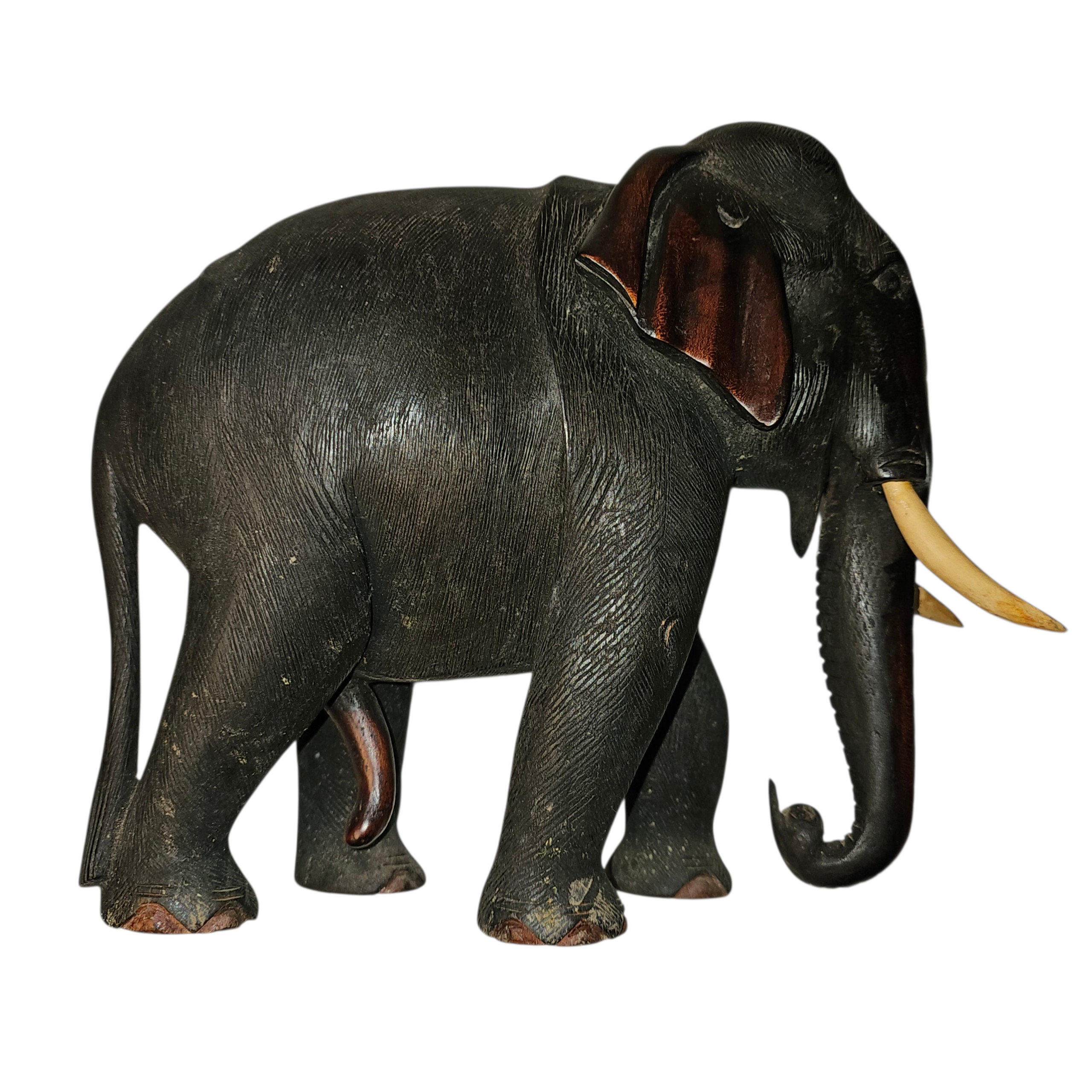 Voir photo 5 de Statuette Art-Déco Éléphant en bois massif sculptés (grand format) Statuette Art-Déco Éléphant en bois massif sculptés (grand format) Très bon état reconditionné photo 5