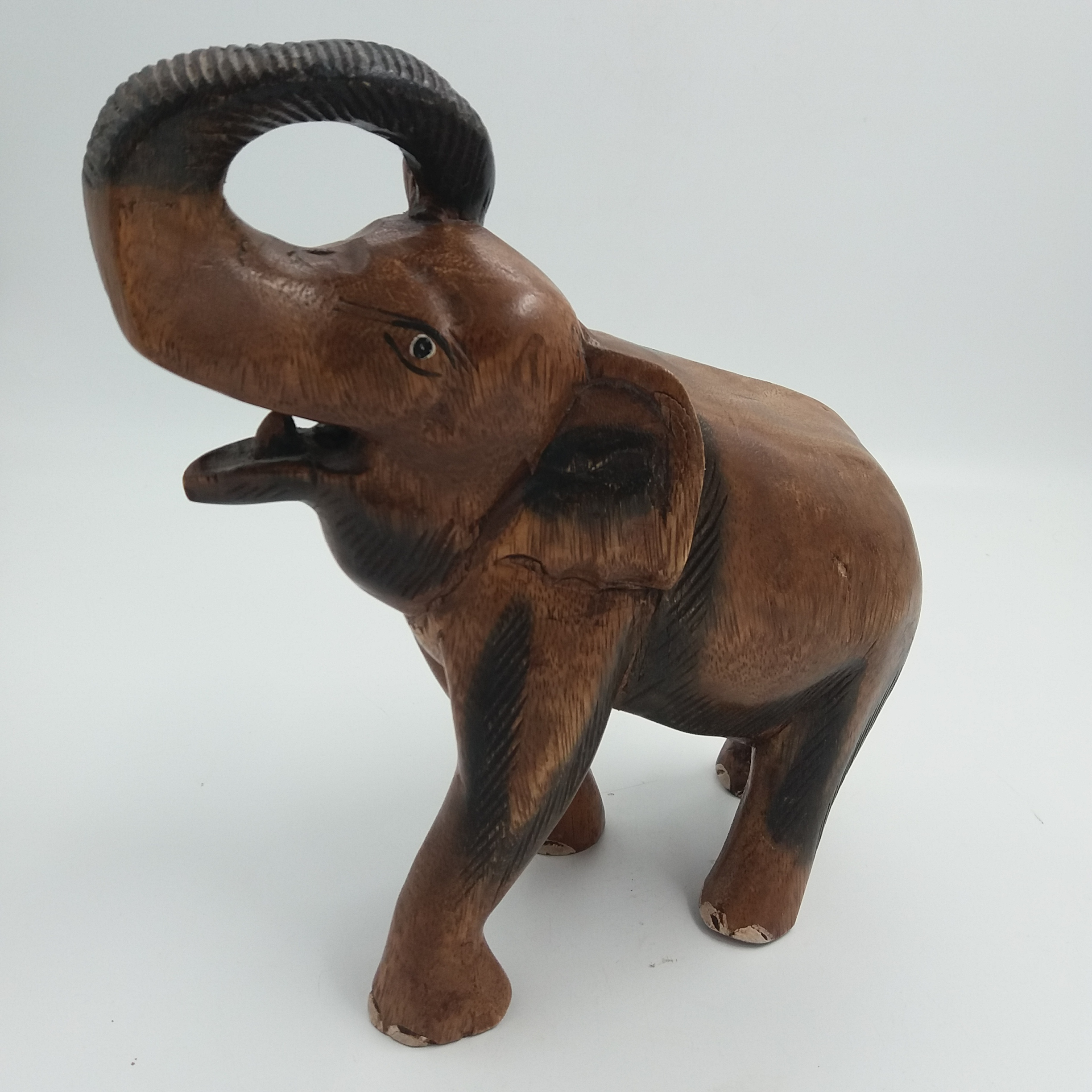 Voir photo 2 de Statuette artisanale éléphant. Bois massif exotique. Statuette artisanale éléphant. Bois massif exotique. Bon état reconditionné photo 2