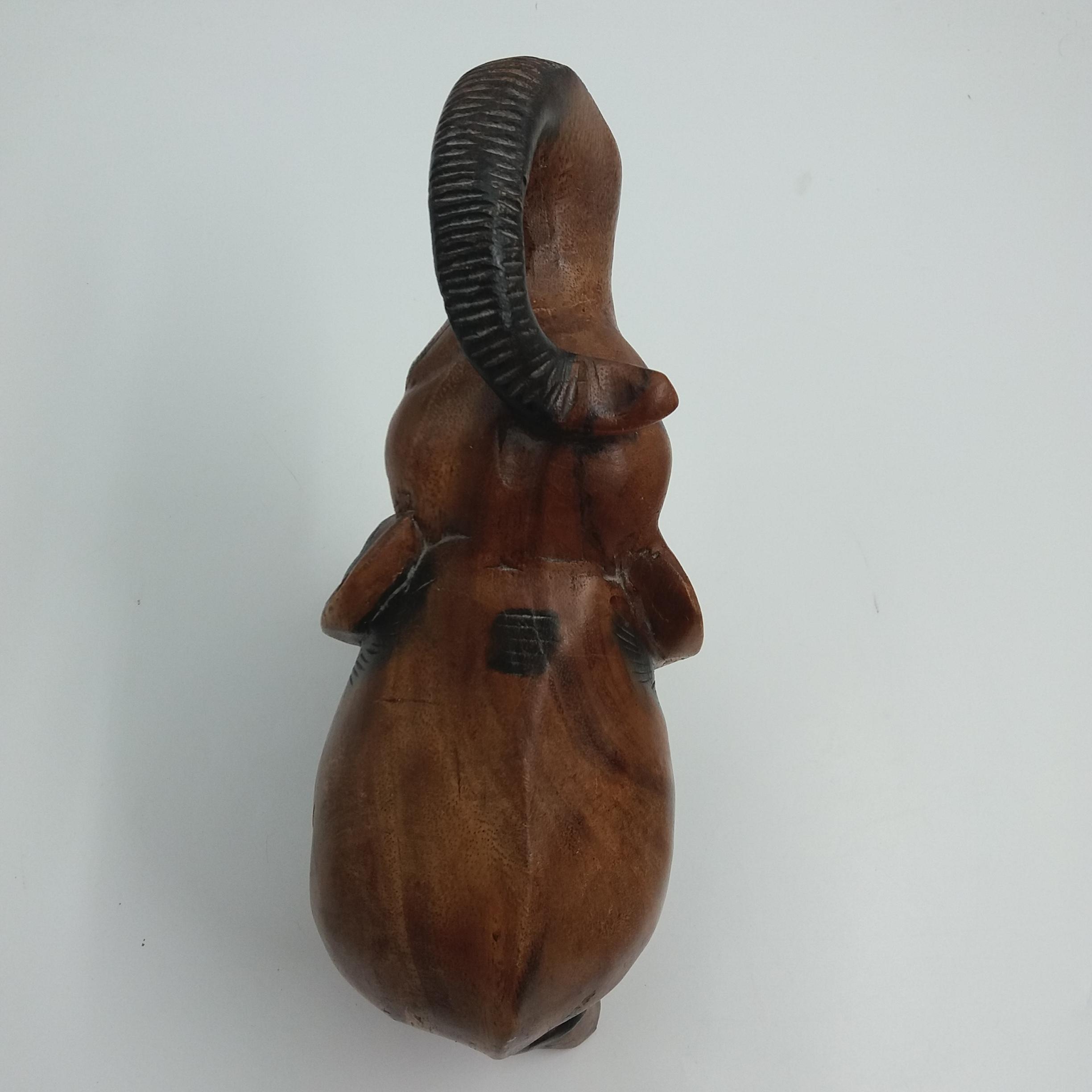 Voir photo 4 de Statuette artisanale éléphant. Bois massif exotique. Statuette artisanale éléphant. Bois massif exotique. Bon état reconditionné photo 4