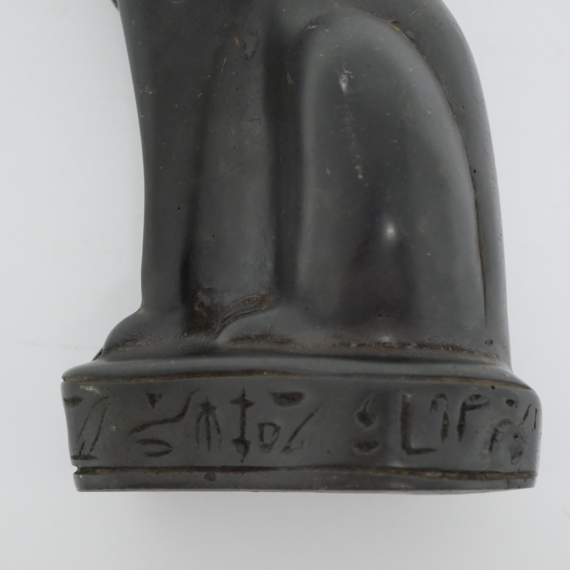 Voir photo 4 de Statuette chat sacré égyptien Bastet – Résine noire avec effet en pierre Statuette chat sacré égyptien Bastet – Résine noire avec effet en pierre Bon état reconditionné photo 4