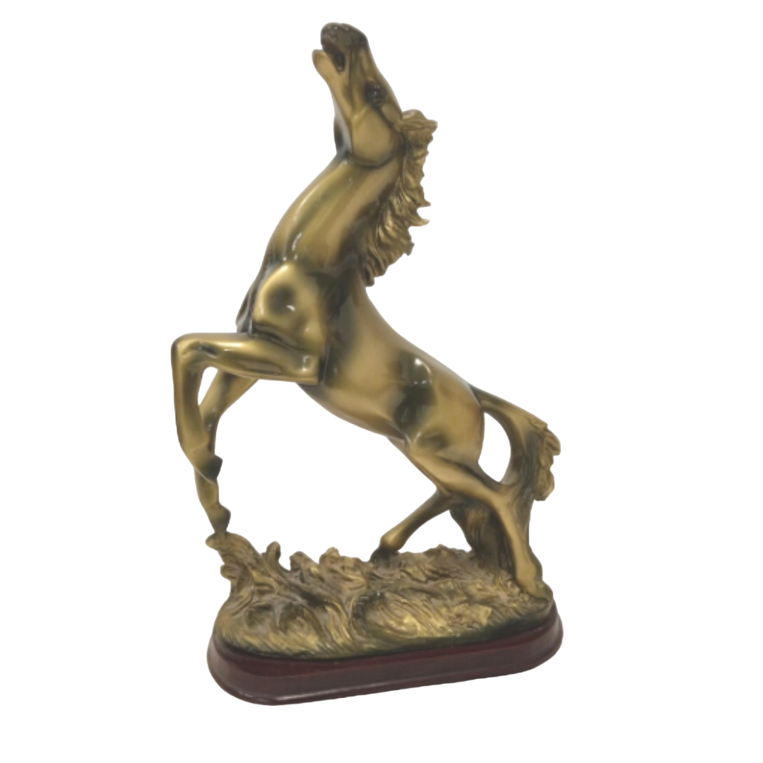 Acheter Statuette cheval en résine sur socle Très bon état - 10,00 € Statuette cheval en résine sur socle Très bon état reconditionné disponible sur Label Emmaüs