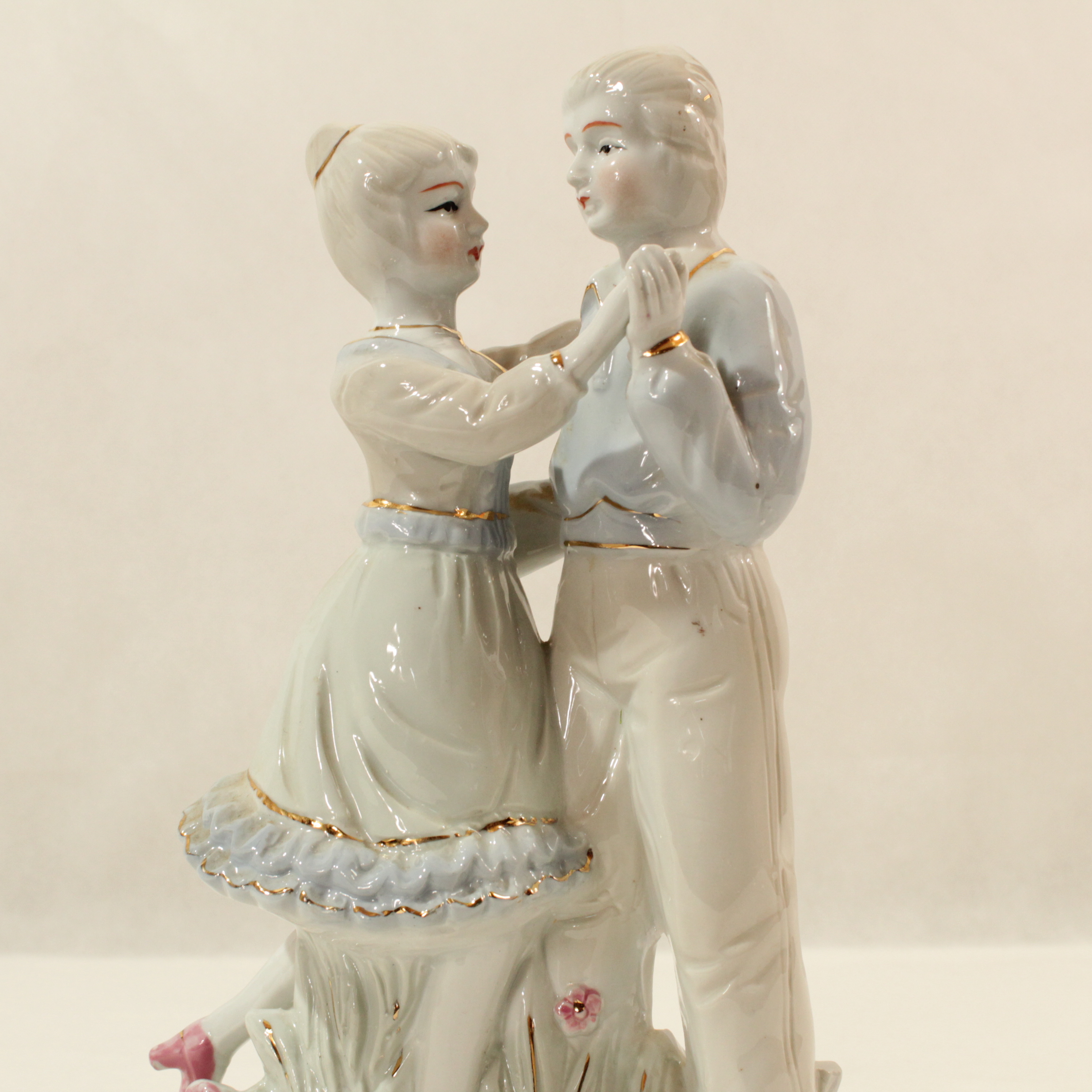 Voir photo 3 de Statuette couple danseur en porcelaine Statuette couple danseur en porcelaine Très bon état reconditionné photo 3