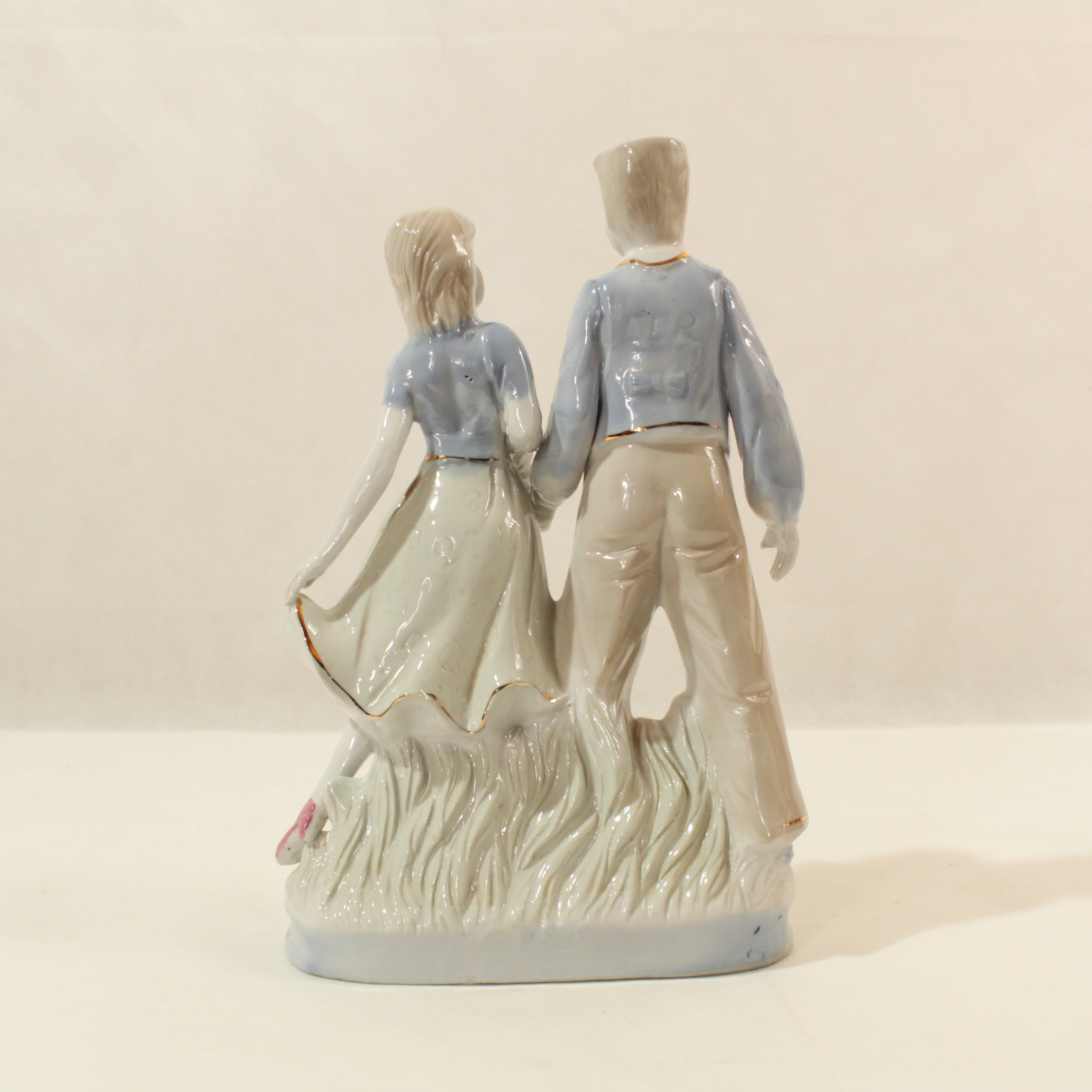 Voir photo 2 de Statuette couple en porcelaine Statuette couple en porcelaine Très bon état reconditionné photo 2