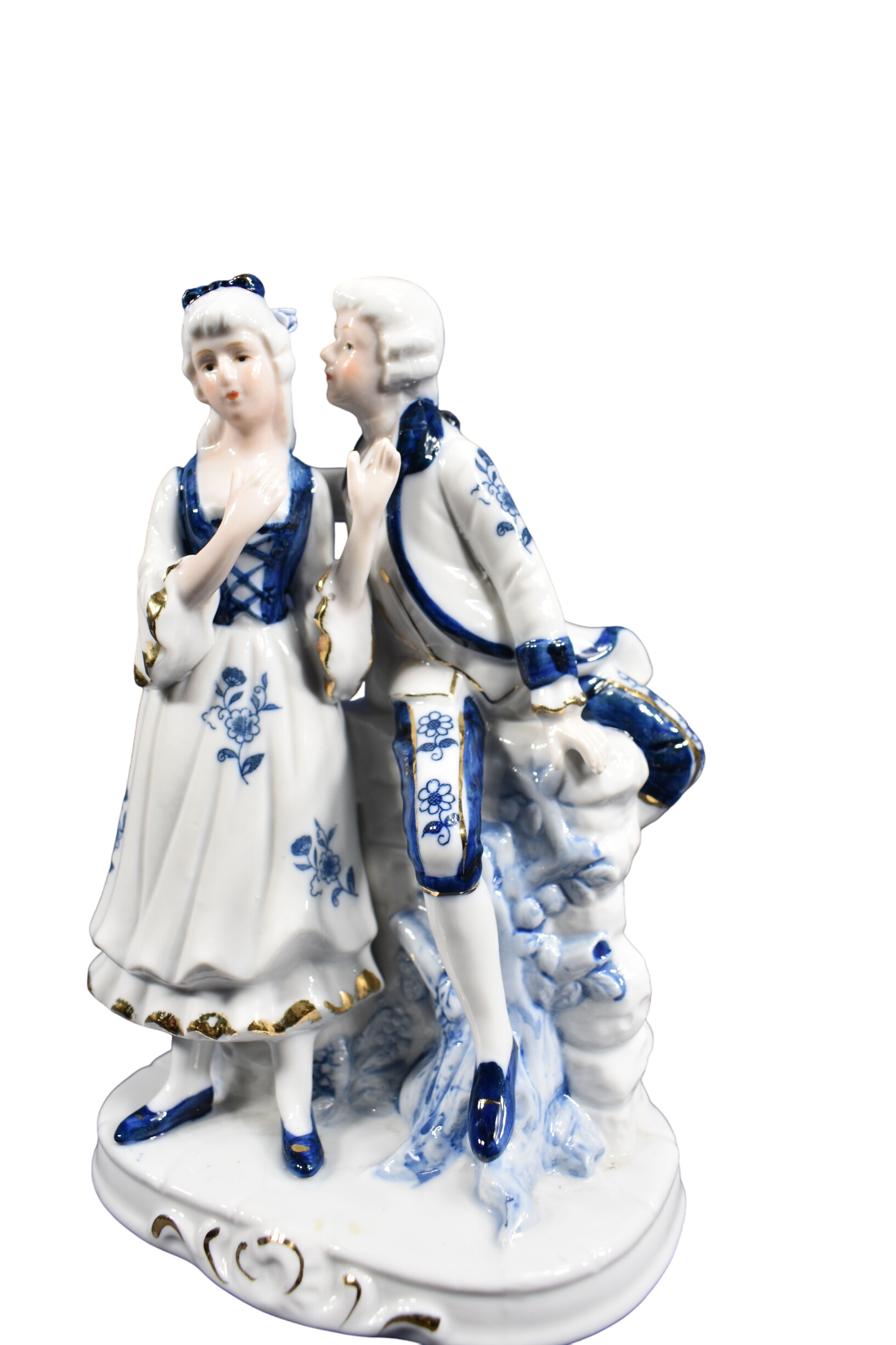 Statuette d'un couple en porcelaine allemande, hauteur 20 et diamètre 14 cm. Bon état - 21,00 € Statuette d'un couple en porcelaine allemande, hauteur 20 et diamètre 14 cm. Bon état reconditionné disponible sur Label Emmaüs