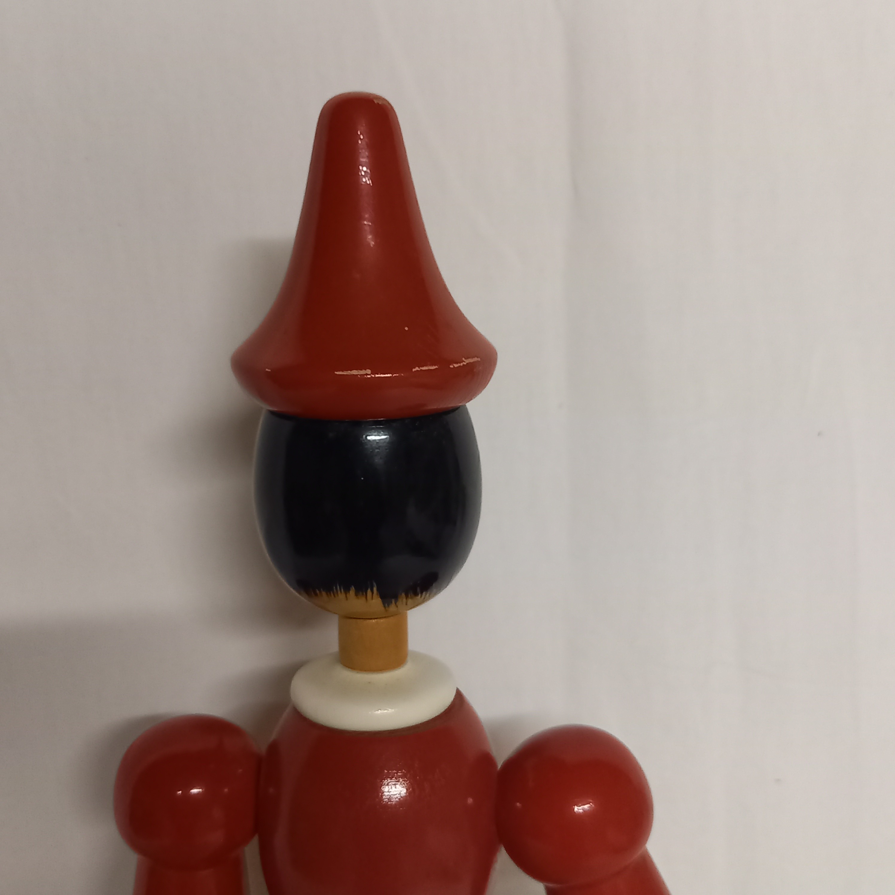 Voir photo 8 de Statuette de Pinocchio en bois articulé . Vintage. Statuette de Pinocchio en bois articulé . Vintage. Bon état reconditionné photo 8