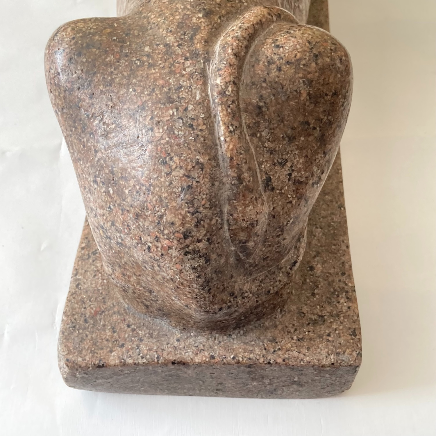 Voir photo 7 de Statuette de sphinx égyptien, genre antique - façon "granit d'Assouan" Statuette de sphinx égyptien, genre antique - façon "granit d'Assouan" Bon état reconditionné photo 7