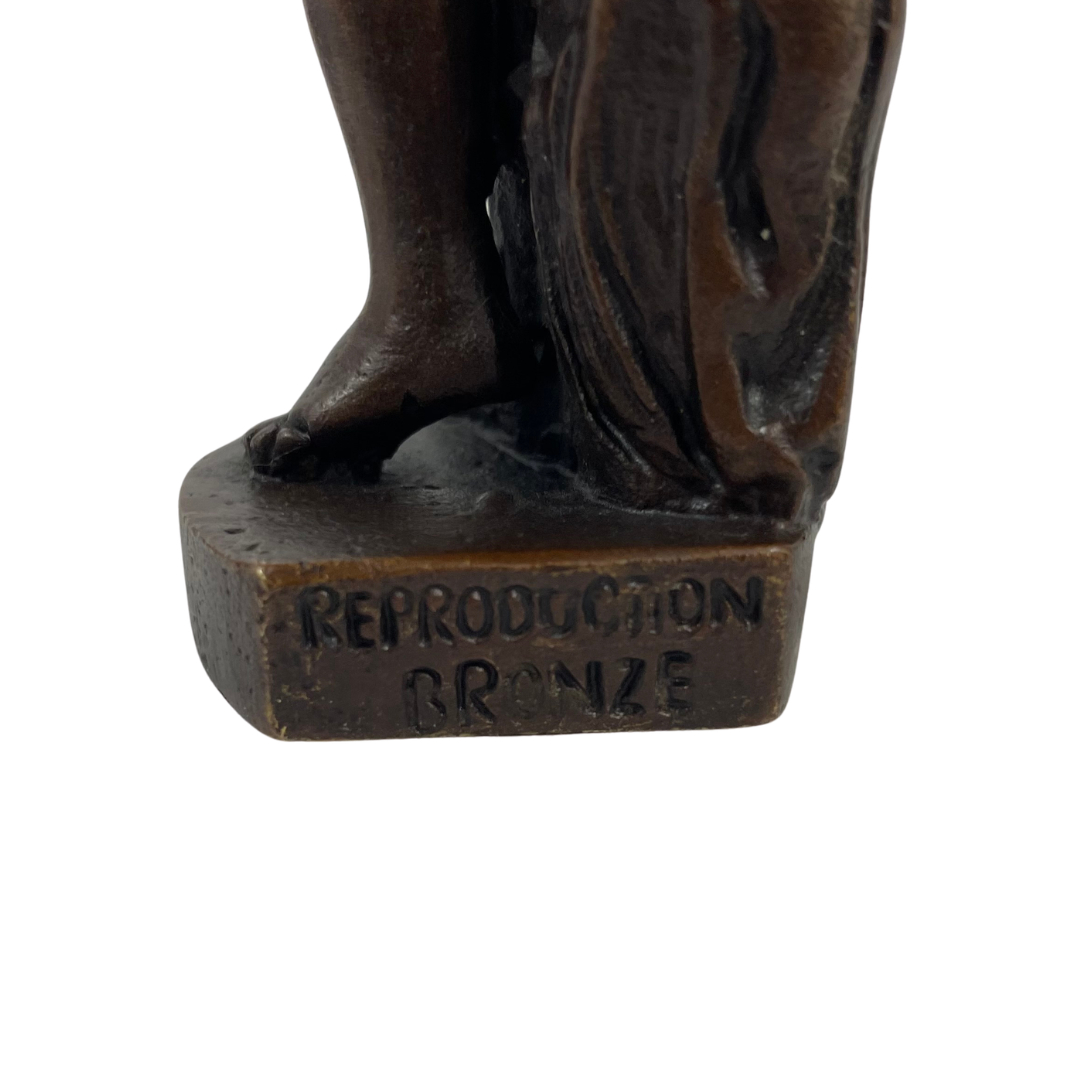Voir photo 11 de Statuette en bronze - Reproduction de l'œuvre "La Baigneuse" d'après Marin (1808) Statuette en bronze - Reproduction de l'œuvre "La Baigneuse" d'après Marin (1808) Très bon état reconditionné photo 11