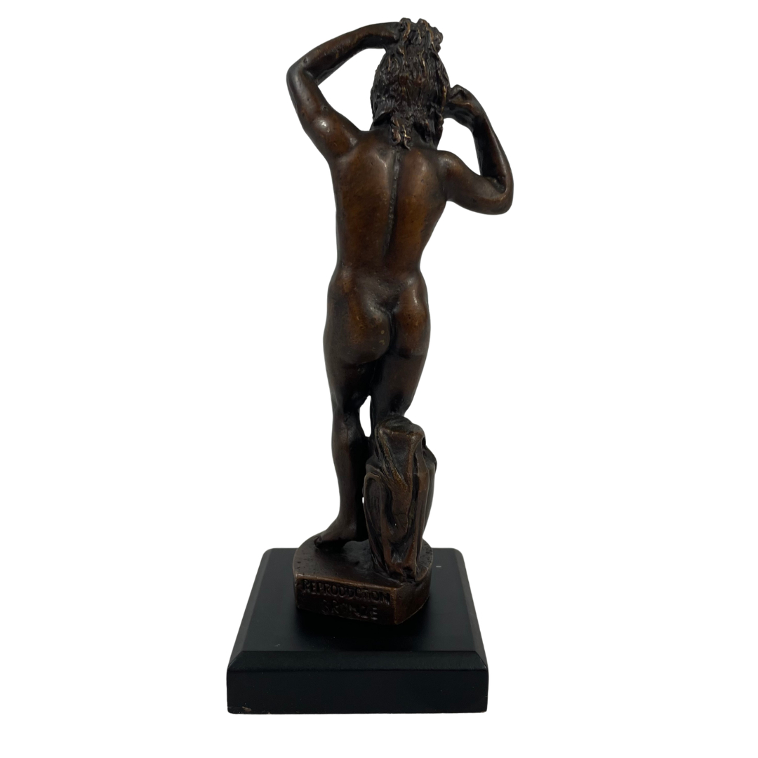 Voir photo 3 de Statuette en bronze - Reproduction de l'œuvre "La Baigneuse" d'après Marin (1808) Statuette en bronze - Reproduction de l'œuvre "La Baigneuse" d'après Marin (1808) Très bon état reconditionné photo 3
