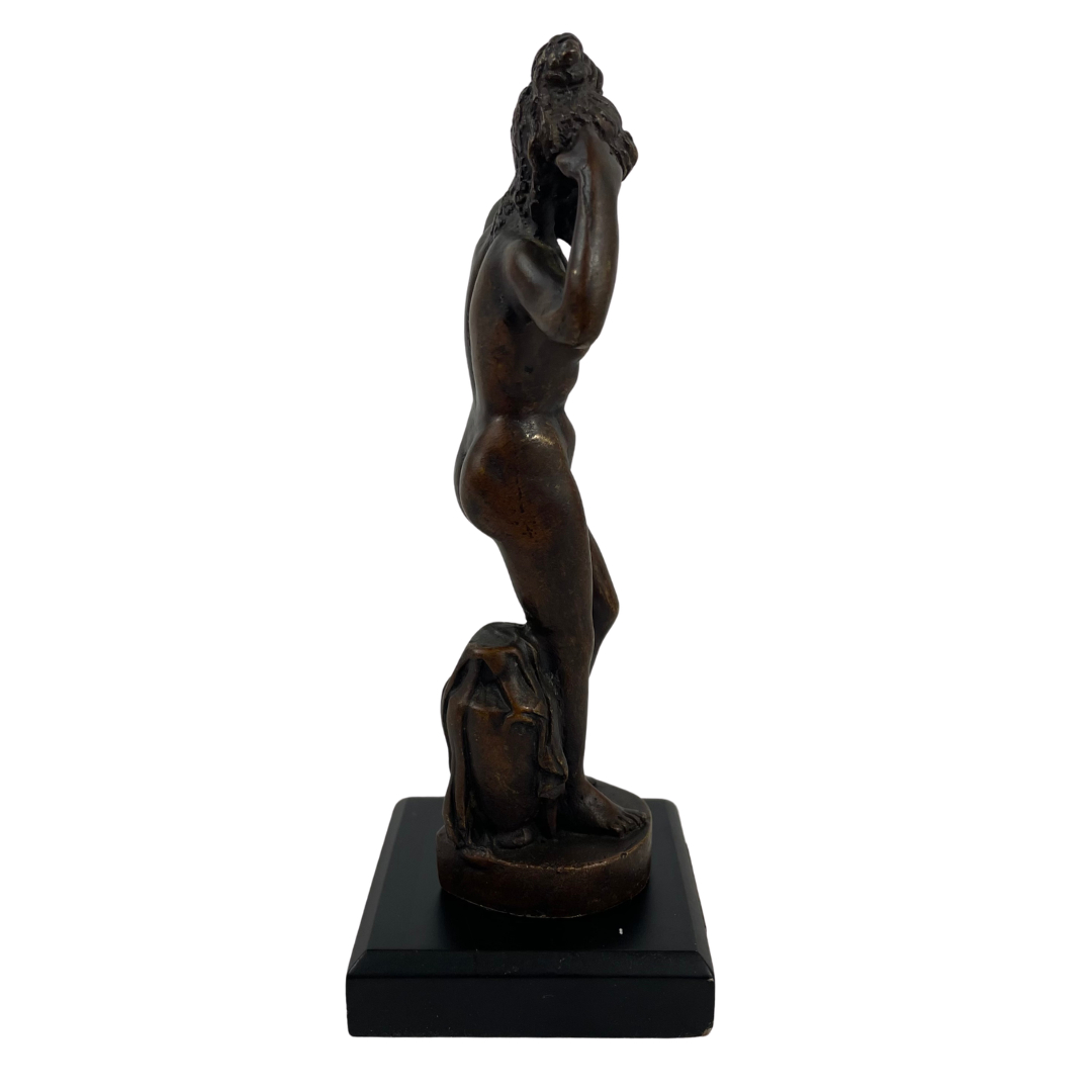 Voir photo 4 de Statuette en bronze - Reproduction de l'œuvre "La Baigneuse" d'après Marin (1808) Statuette en bronze - Reproduction de l'œuvre "La Baigneuse" d'après Marin (1808) Très bon état reconditionné photo 4