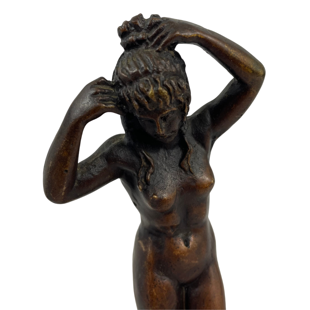 Voir photo 5 de Statuette en bronze - Reproduction de l'œuvre "La Baigneuse" d'après Marin (1808) Statuette en bronze - Reproduction de l'œuvre "La Baigneuse" d'après Marin (1808) Très bon état reconditionné photo 5