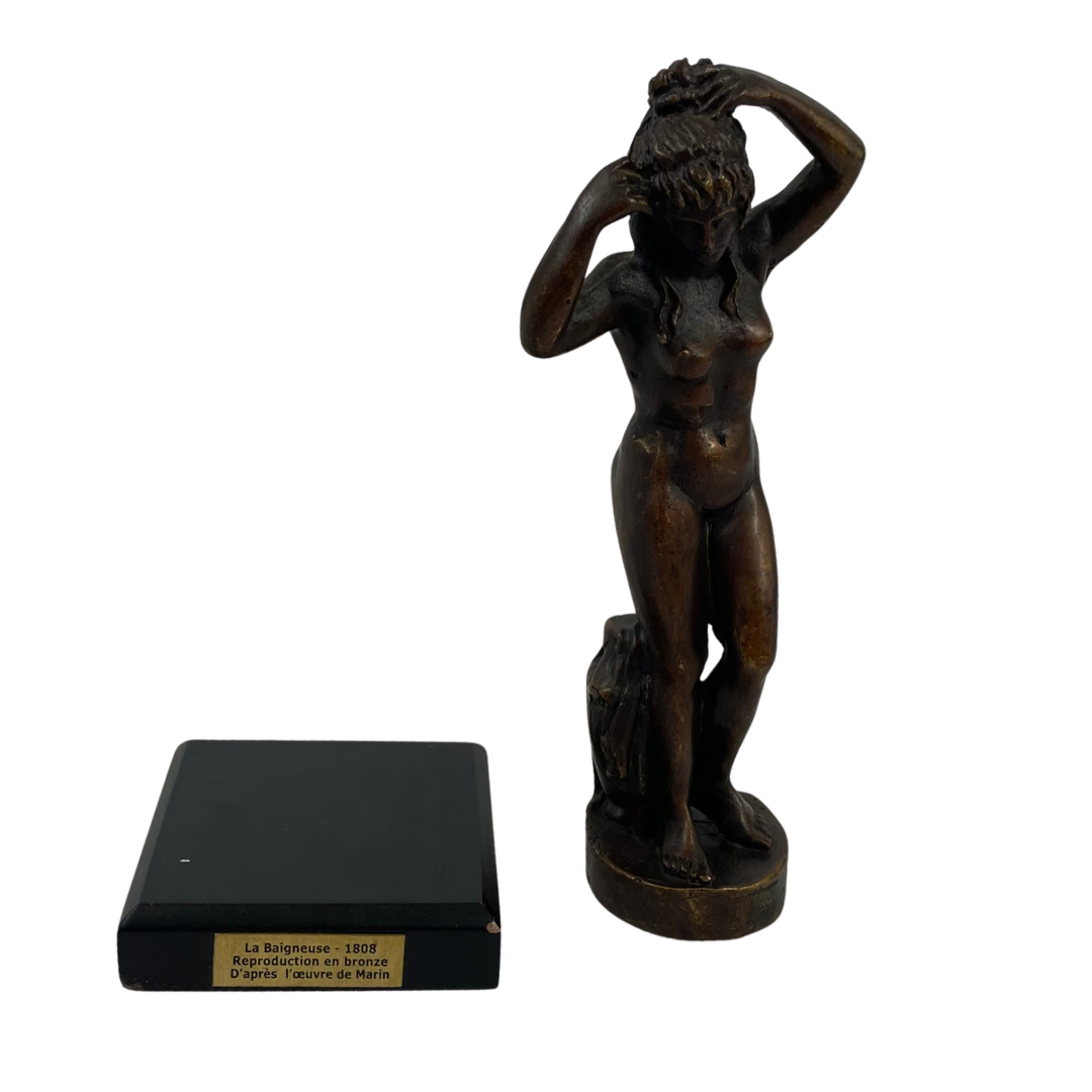 Voir photo 8 de Statuette en bronze - Reproduction de l'œuvre "La Baigneuse" d'après Marin (1808) Statuette en bronze - Reproduction de l'œuvre "La Baigneuse" d'après Marin (1808) Très bon état reconditionné photo 8