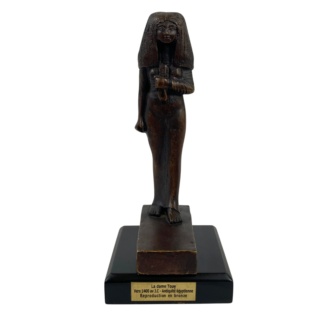 Acheter Statuette en Bronze - Reproduction de l'œuvre "La Dame Touy" 1400 av. J.-C Très bon état - 25,00 € Statuette en Bronze - Reproduction de l'œuvre "La Dame Touy" 1400 av. J.-C Très bon état reconditionné disponible sur Label Emmaüs