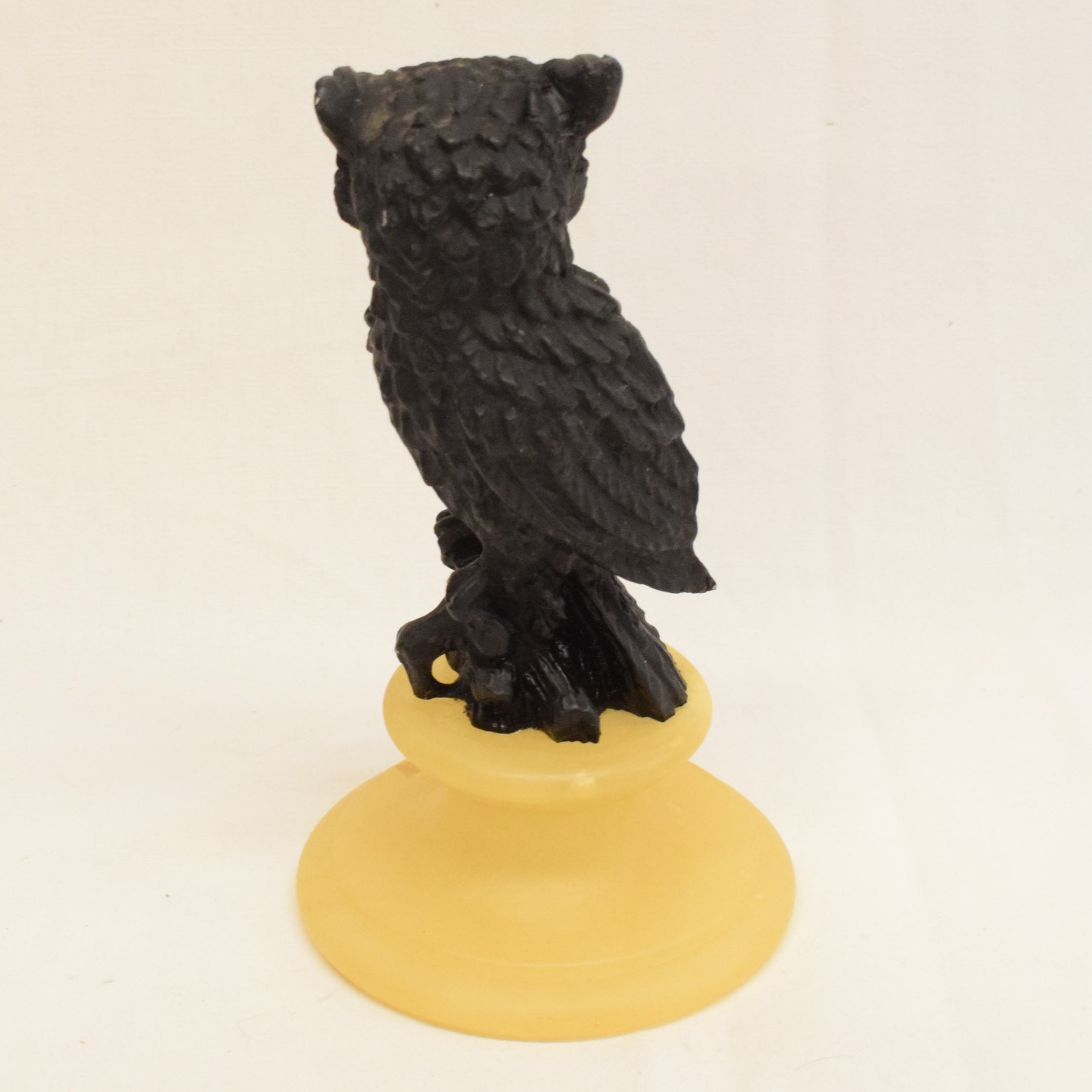 Voir photo 2 de Statuette en résine sur socle représentant un hibou Statuette en résine sur socle représentant un hibou État correct reconditionné photo 2