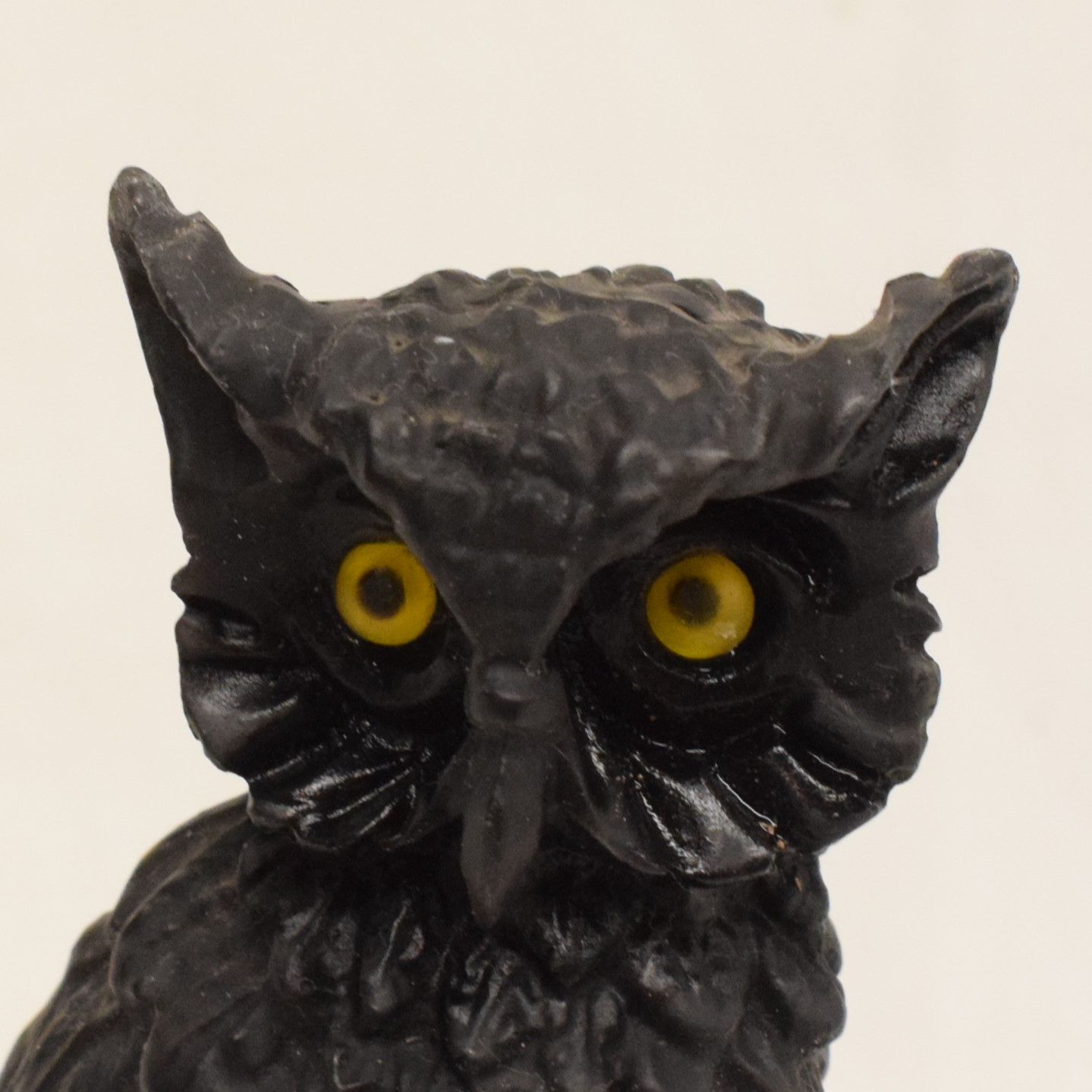 Voir photo 3 de Statuette en résine sur socle représentant un hibou Statuette en résine sur socle représentant un hibou État correct reconditionné photo 3