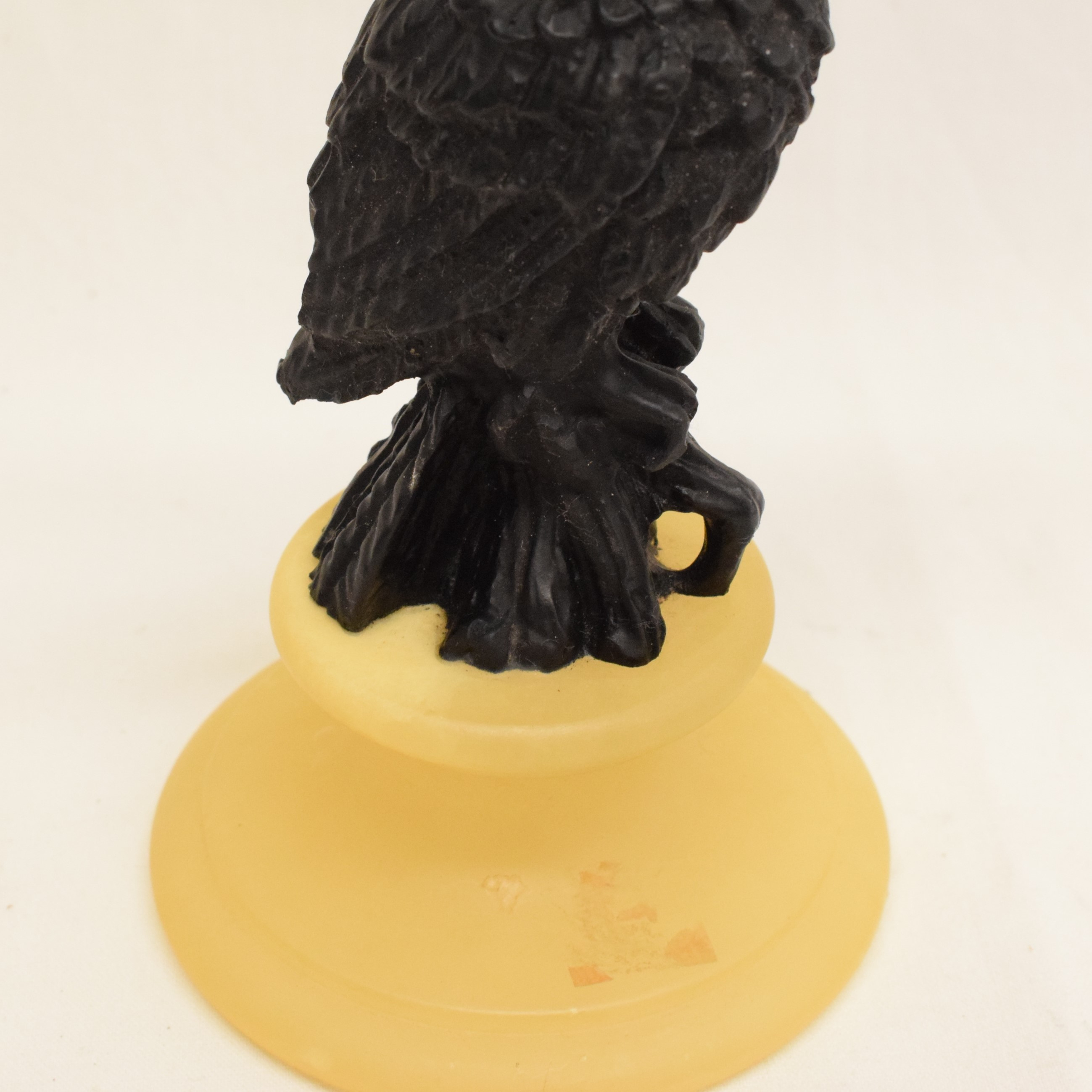 Voir photo 4 de Statuette en résine sur socle représentant un hibou Statuette en résine sur socle représentant un hibou État correct reconditionné photo 4