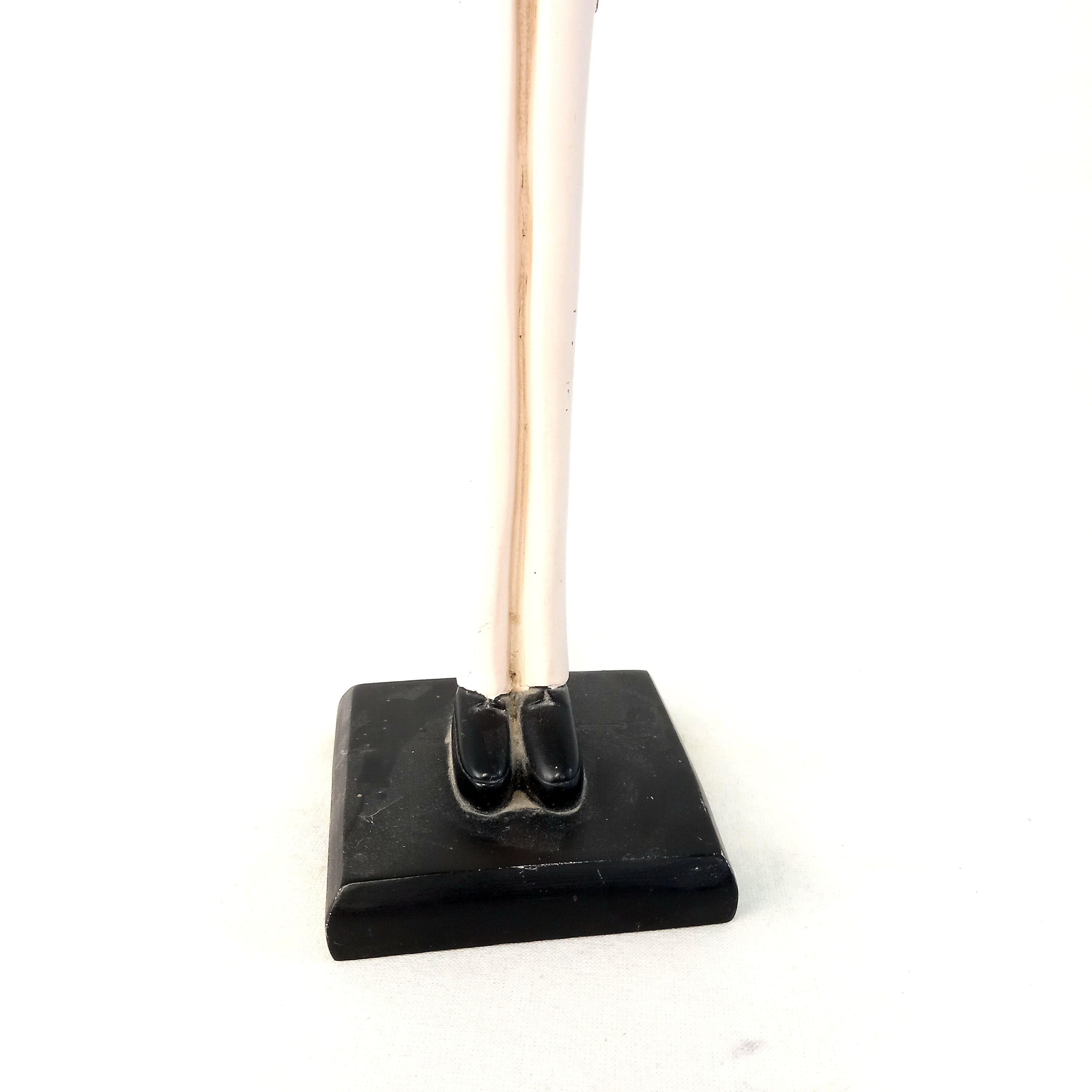 Voir photo 4 de Statuette stylisé représentant un homme les mains dans les poches Statuette stylisé représentant un homme les mains dans les poches Bon état reconditionné photo 4