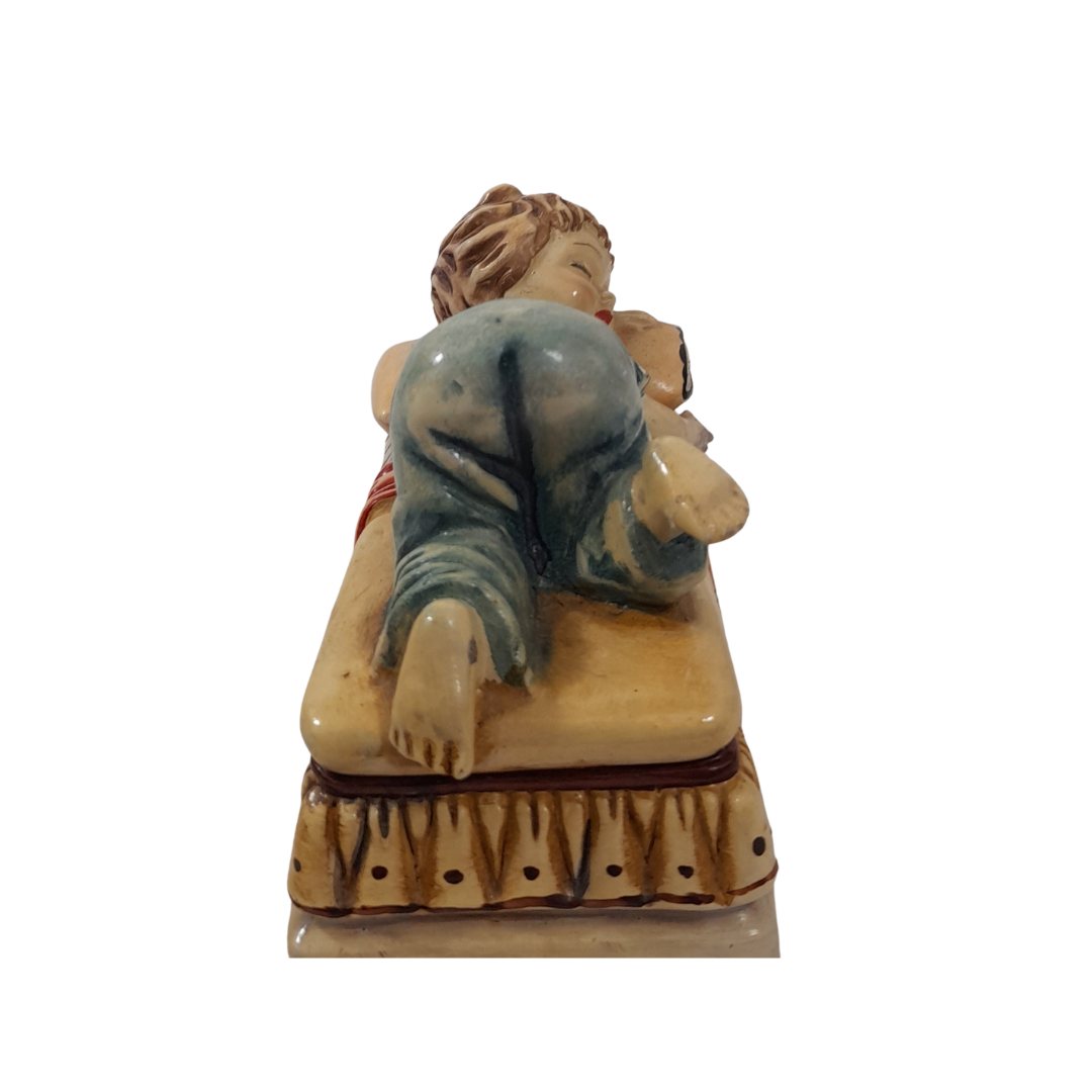 Voir photo 6 de Statuette Vintage en Céramique – Enfant Endormi sur son Lit Statuette Vintage en Céramique – Enfant Endormi sur son Lit Très bon état reconditionné photo 6