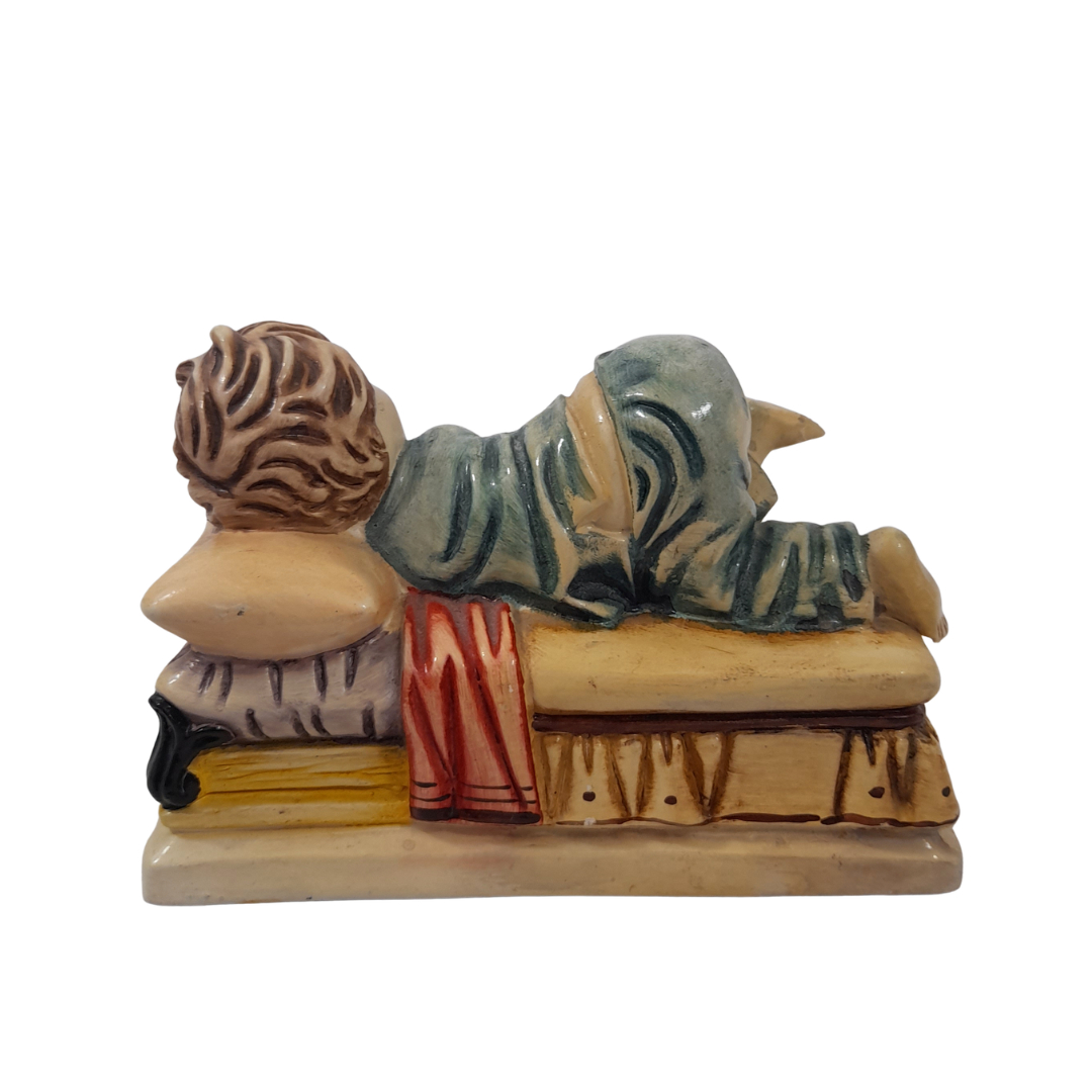 Voir photo 7 de Statuette Vintage en Céramique – Enfant Endormi sur son Lit Statuette Vintage en Céramique – Enfant Endormi sur son Lit Très bon état reconditionné photo 7