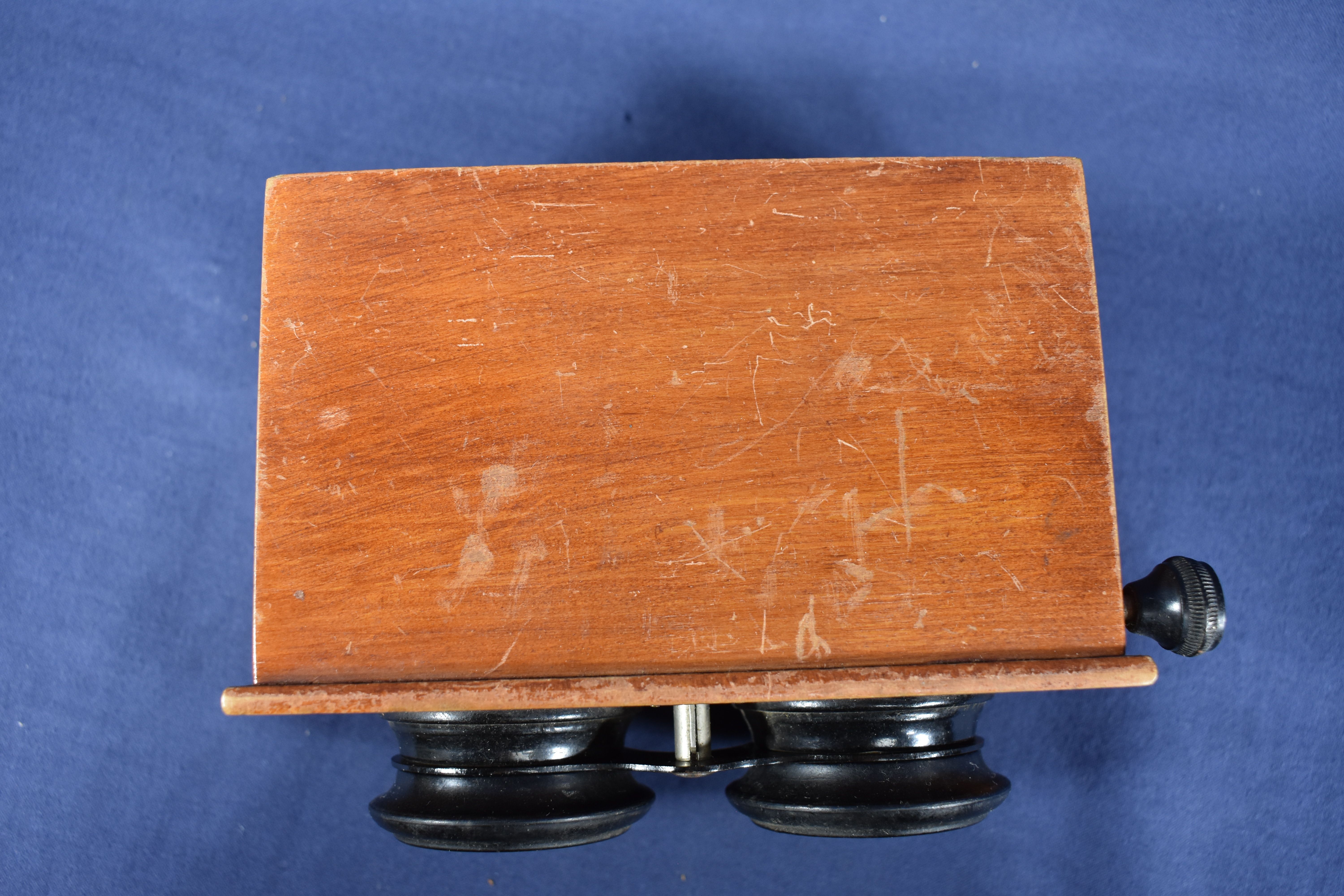 Voir photo 5 de Stéréoscope ancien pour visionnage de plaques photos en verre, + 5 boites au gélatino-bromure d'argent ( environ 60 plaques représentant des paysages de montagne ), ( L 14, l 10 & H 7cm.) Stéréoscope ancien pour visionnage de plaques photos en verre, + 5 boites au gélatino-bromure d'argent ( environ 60 plaques représentant des paysages de montagne ), ( L 14, l 10 & H 7cm.) Bon état reconditionné photo 5