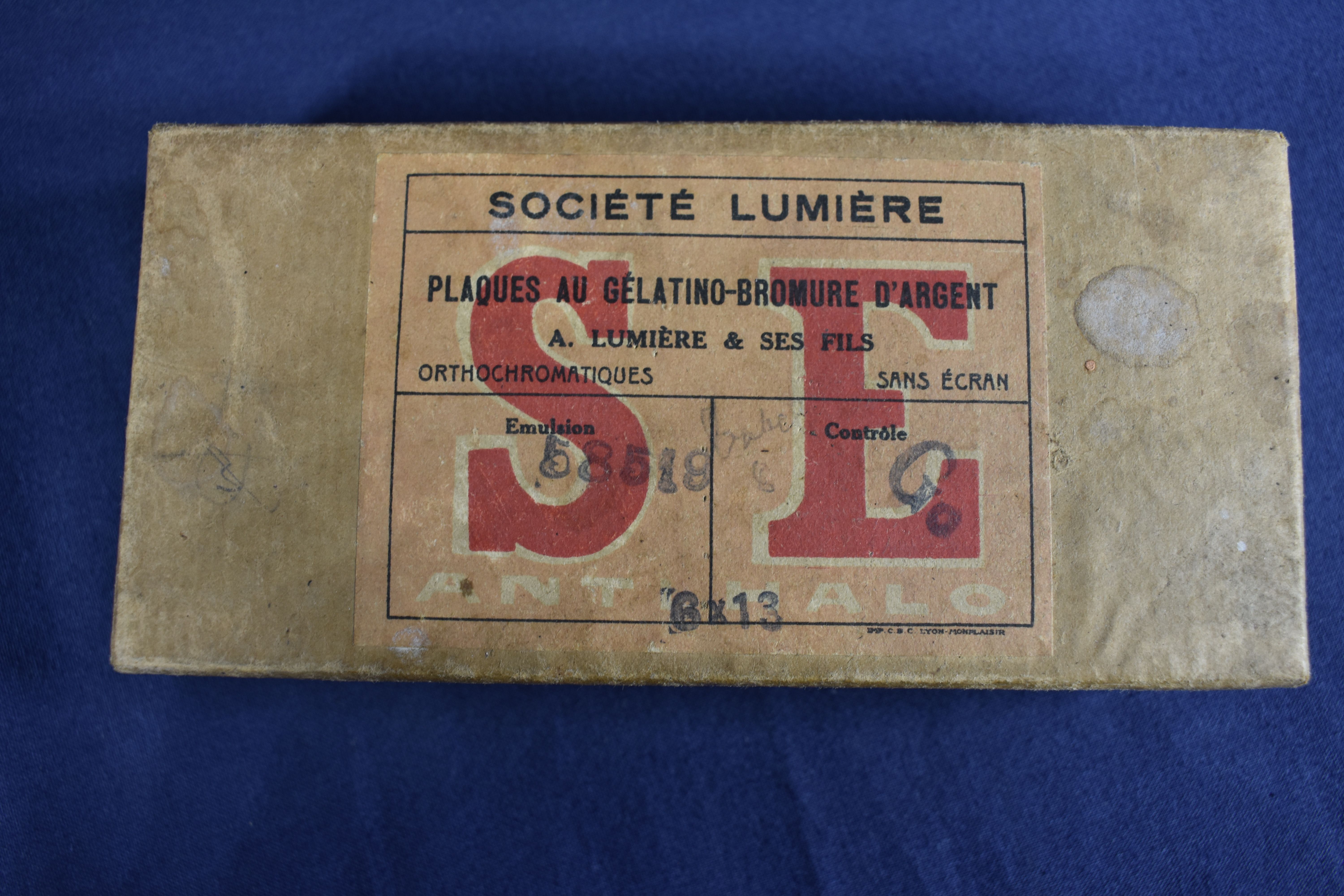 Voir photo 7 de Stéréoscope ancien pour visionnage de plaques photos en verre, + 5 boites au gélatino-bromure d'argent ( environ 60 plaques représentant des paysages de montagne ), ( L 14, l 10 & H 7cm.) Stéréoscope ancien pour visionnage de plaques photos en verre, + 5 boites au gélatino-bromure d'argent ( environ 60 plaques représentant des paysages de montagne ), ( L 14, l 10 & H 7cm.) Bon état reconditionné photo 7