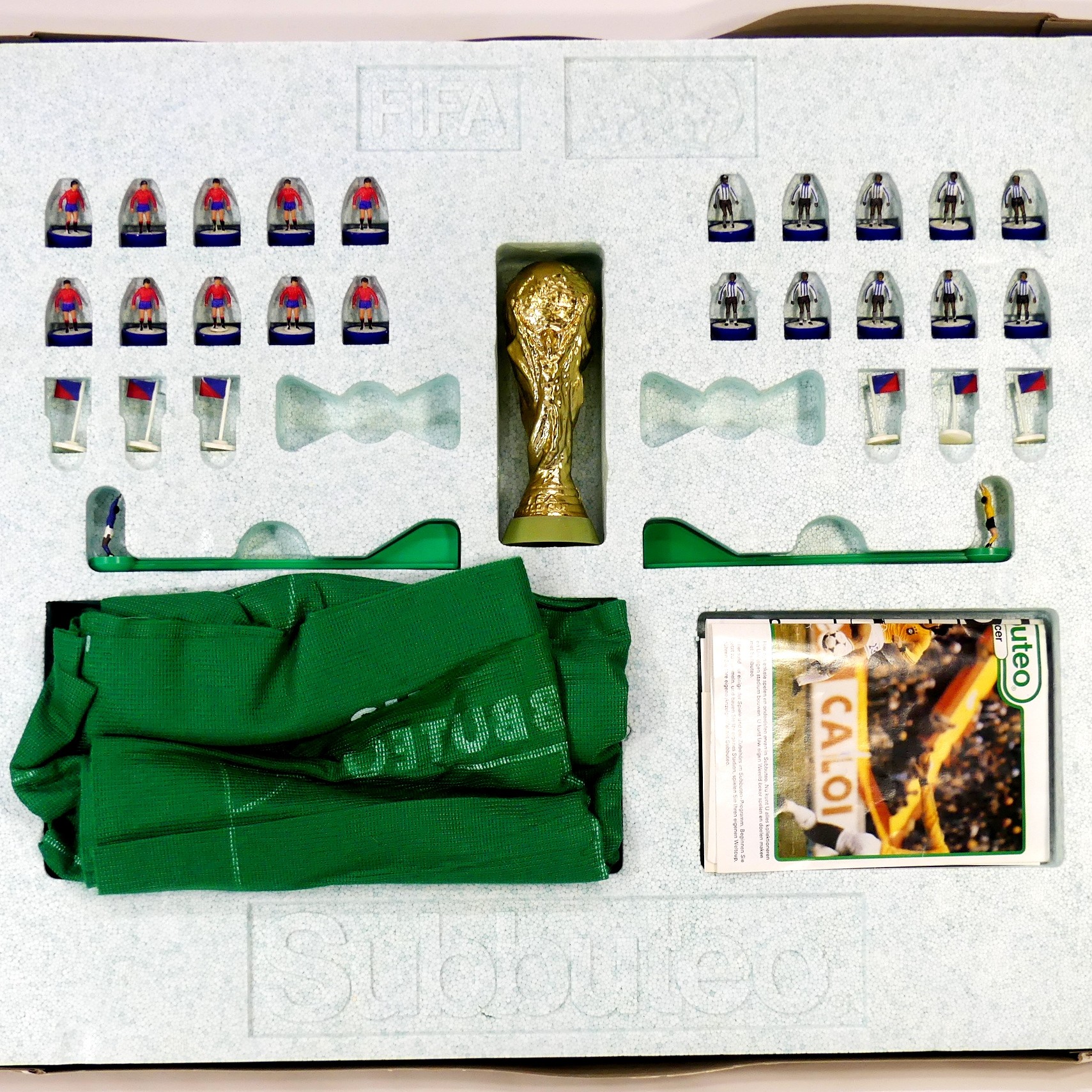 Voir photo 5 de Subbuteo - Table de Foot - FIFA World Cup Edition - 1977 Subbuteo - Table de Foot - FIFA World Cup Edition - 1977 État correct reconditionné photo 5
