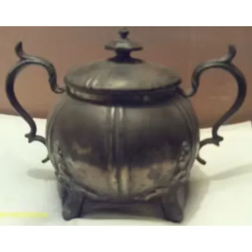 Sucrier Ou Bonbonnière - En Etain - Ancien Bon état - 15,00 € Sucrier Ou Bonbonnière - En Etain - Ancien Bon état reconditionné disponible sur Rakuten