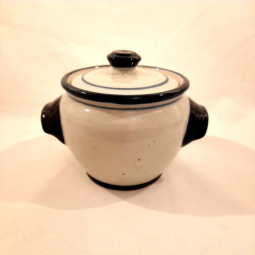 Sucrier ou Pot ; poterie peinte à la main "KGG " Parfait état - alternatives disponibles sur Dero Sucrier ou Pot ; poterie peinte à la main "KGG " Parfait état reconditionné (offre indisponible)