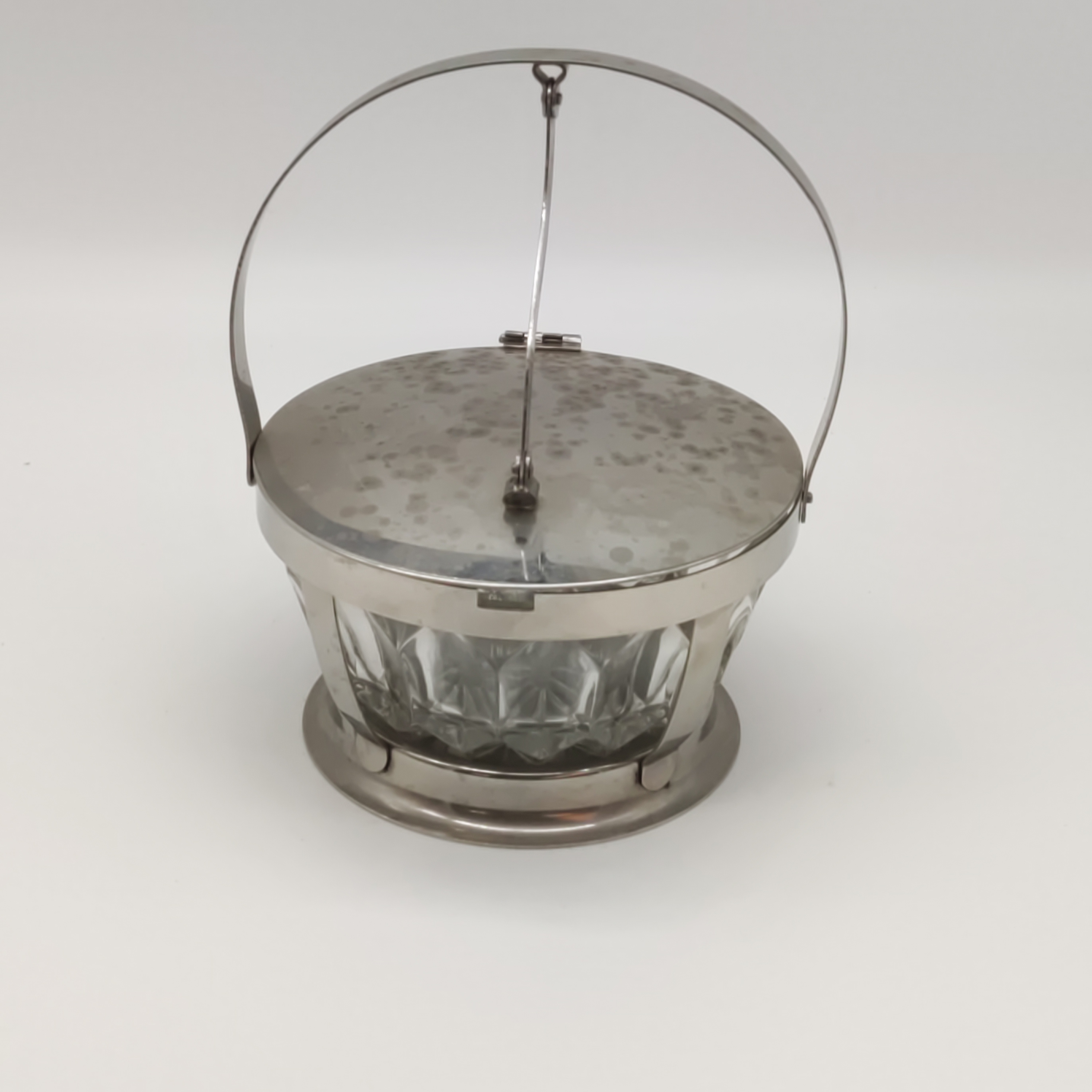 Sucrier Verre et métal Bon état - 11,00 € Sucrier Verre et métal Bon état reconditionné disponible sur Label Emmaüs