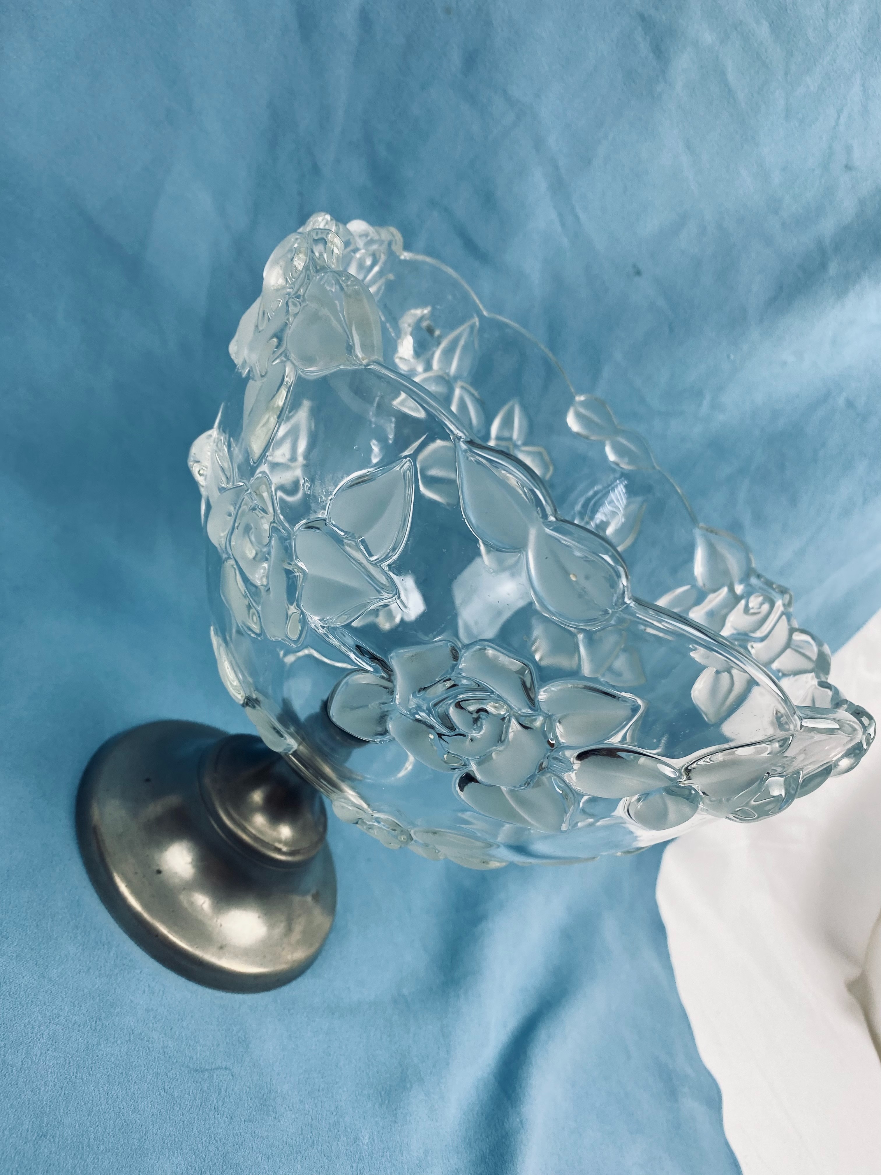 Voir photo 2 de Superbe centre de table vintage - (50/70) Coupe en verre dépoli&Pied étain 97% Superbe centre de table vintage - (50/70) Coupe en verre dépoli&Pied étain 97% Bon état reconditionné photo 2